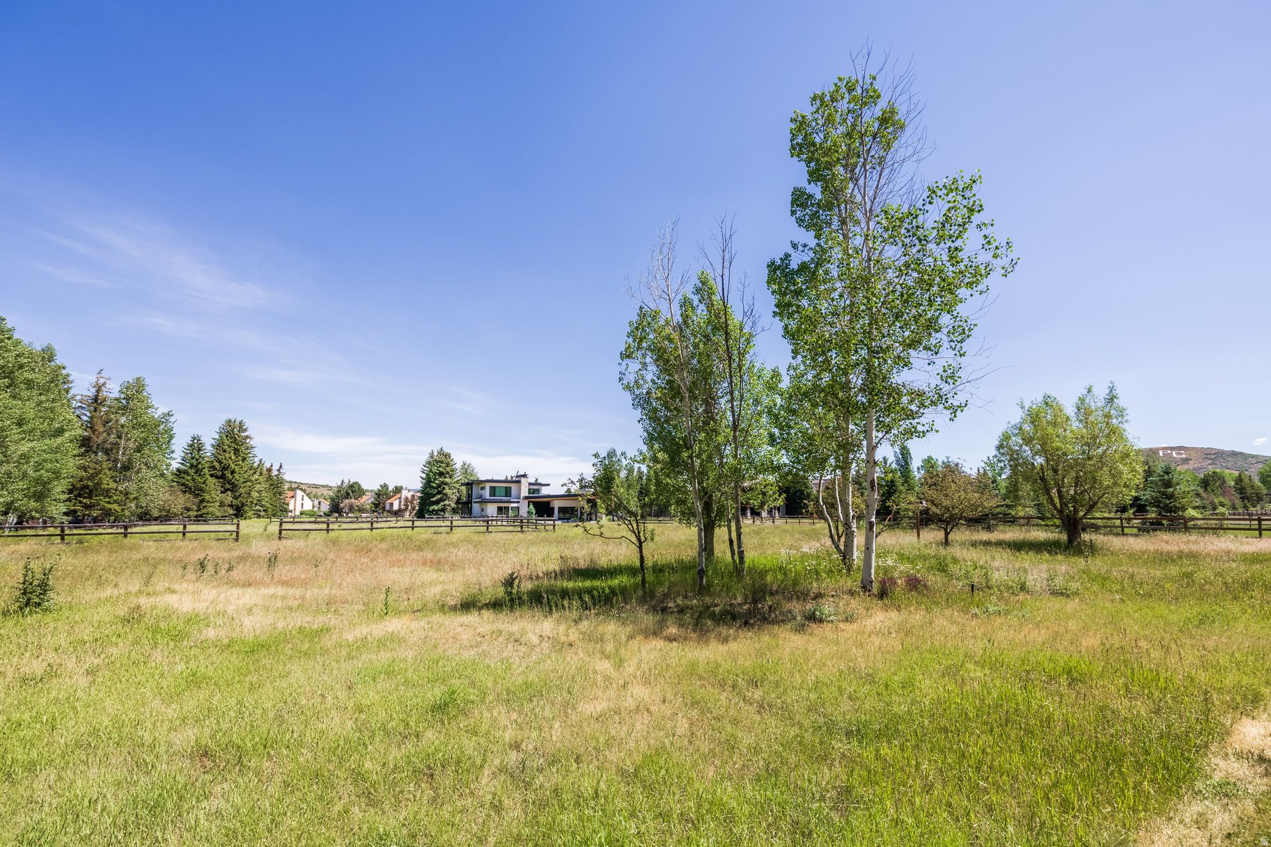 HOLIDAY RANCHETTES S - Residential