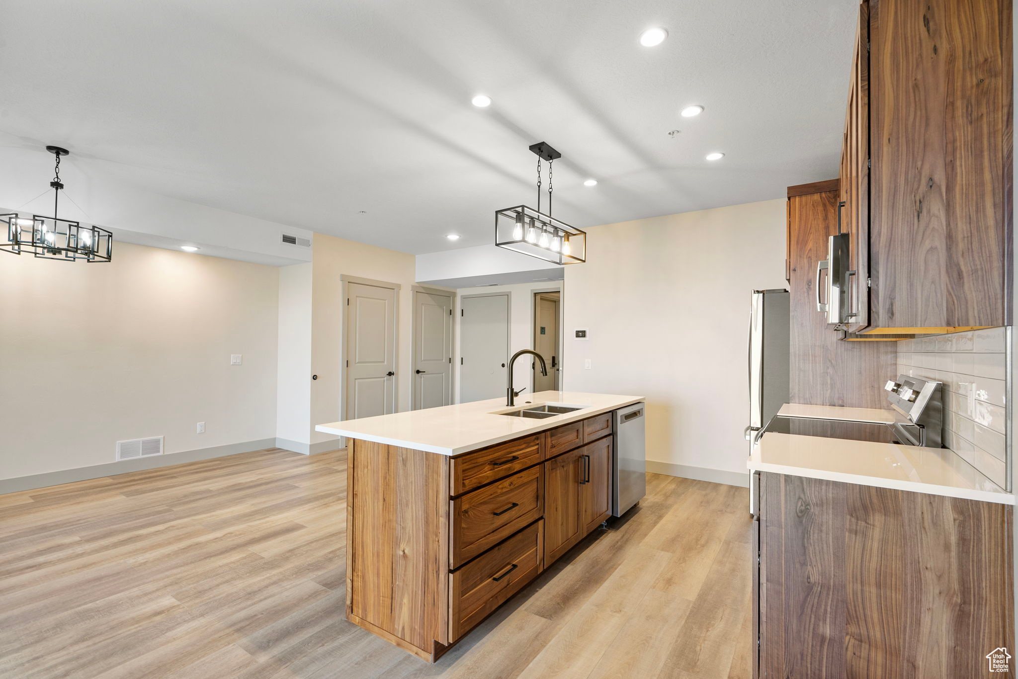 GARDEN CITY LAKE RESIDENCES - Residential