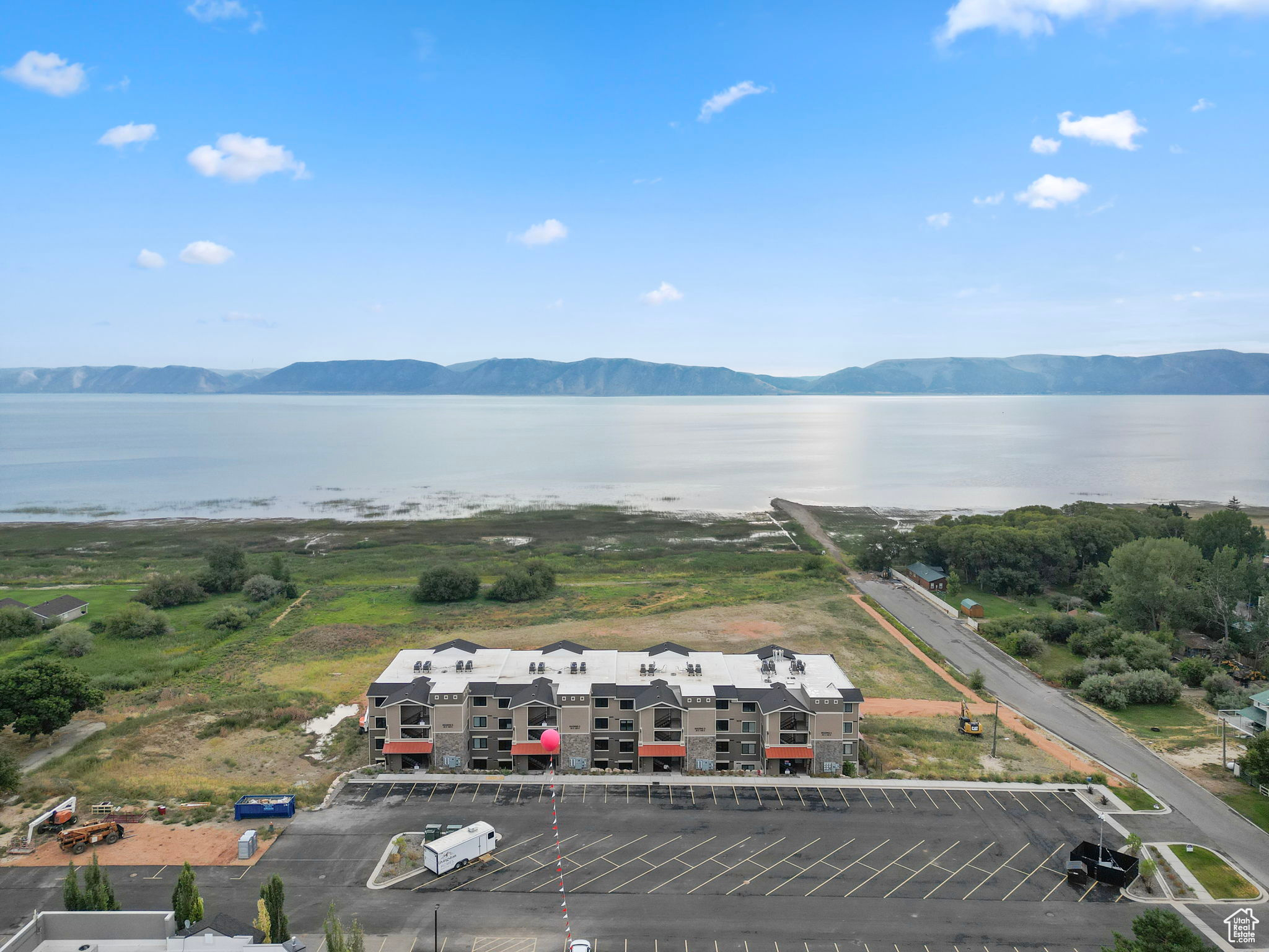 GARDEN CITY LAKE RESIDENCES - Residential