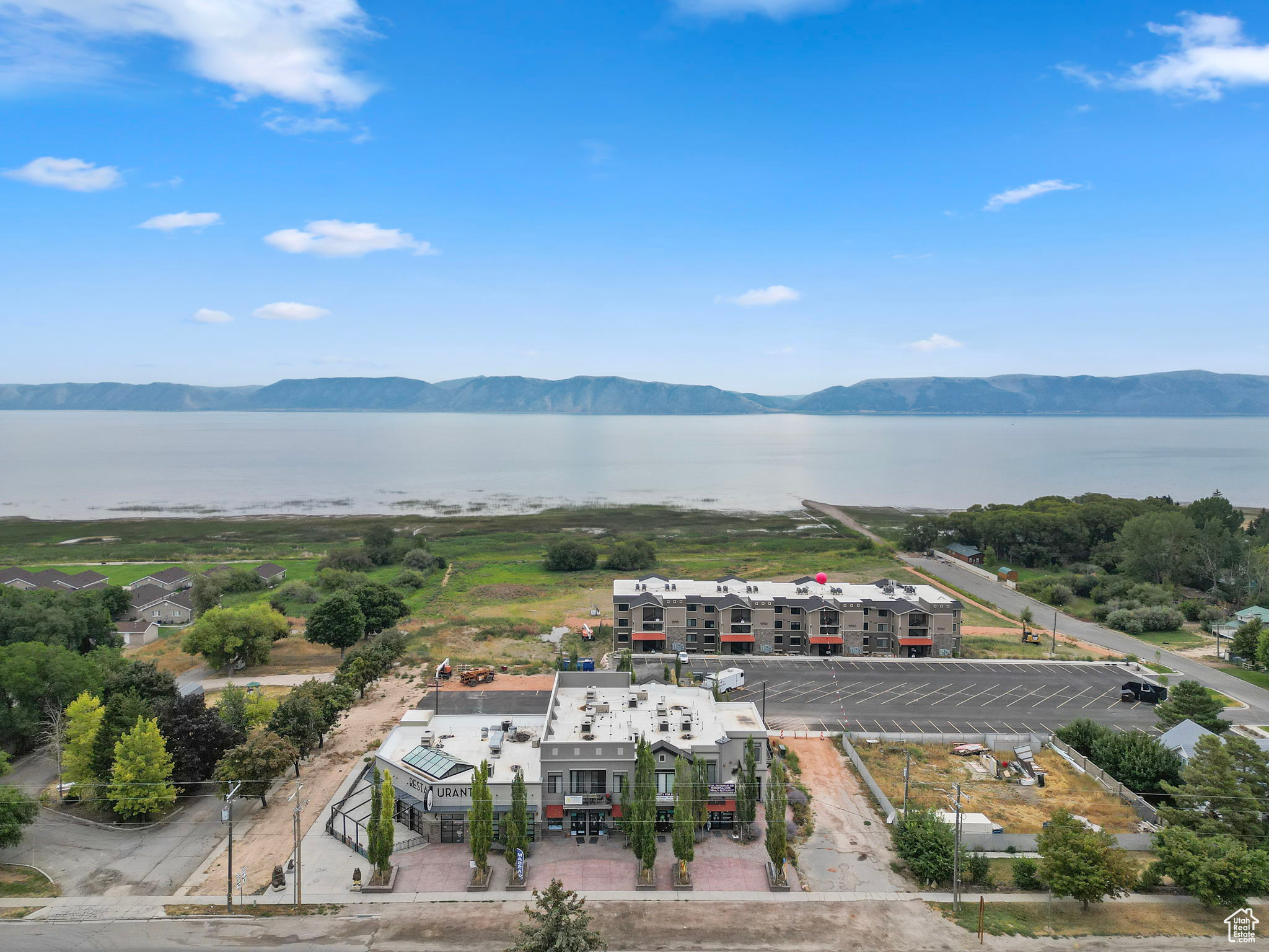 GARDEN CITY LAKE RESIDENCES - Residential