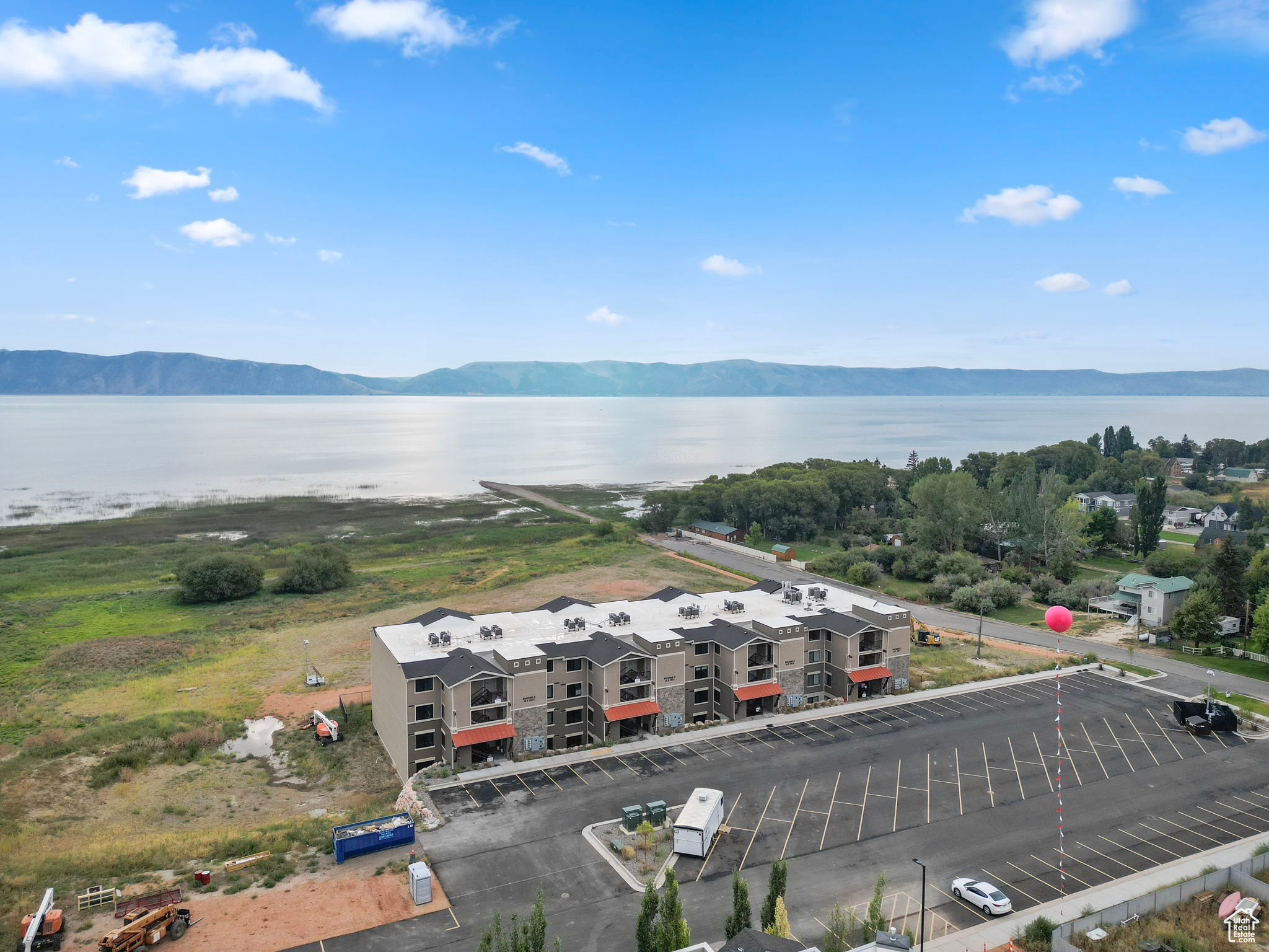GARDEN CITY LAKE RESIDENCES - Residential