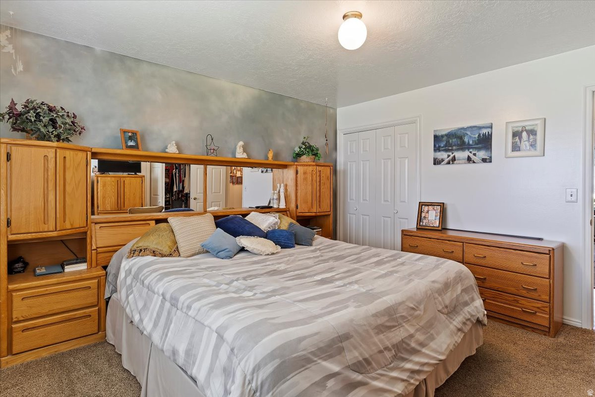 FLYING T STABLES - Residential