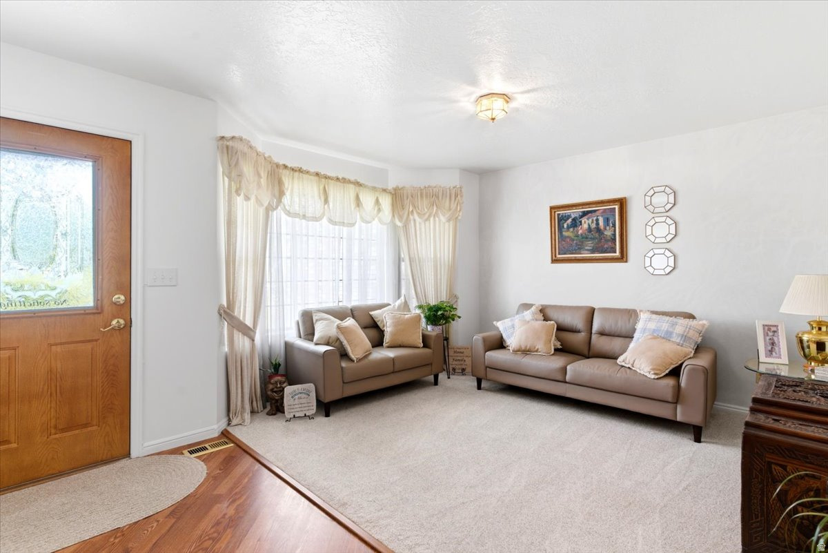 FLYING T STABLES - Residential