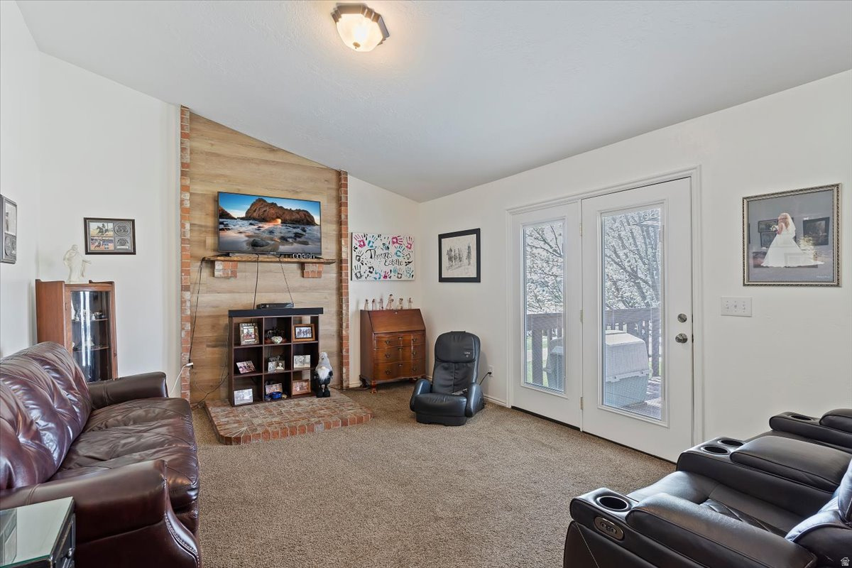 FLYING T STABLES - Residential