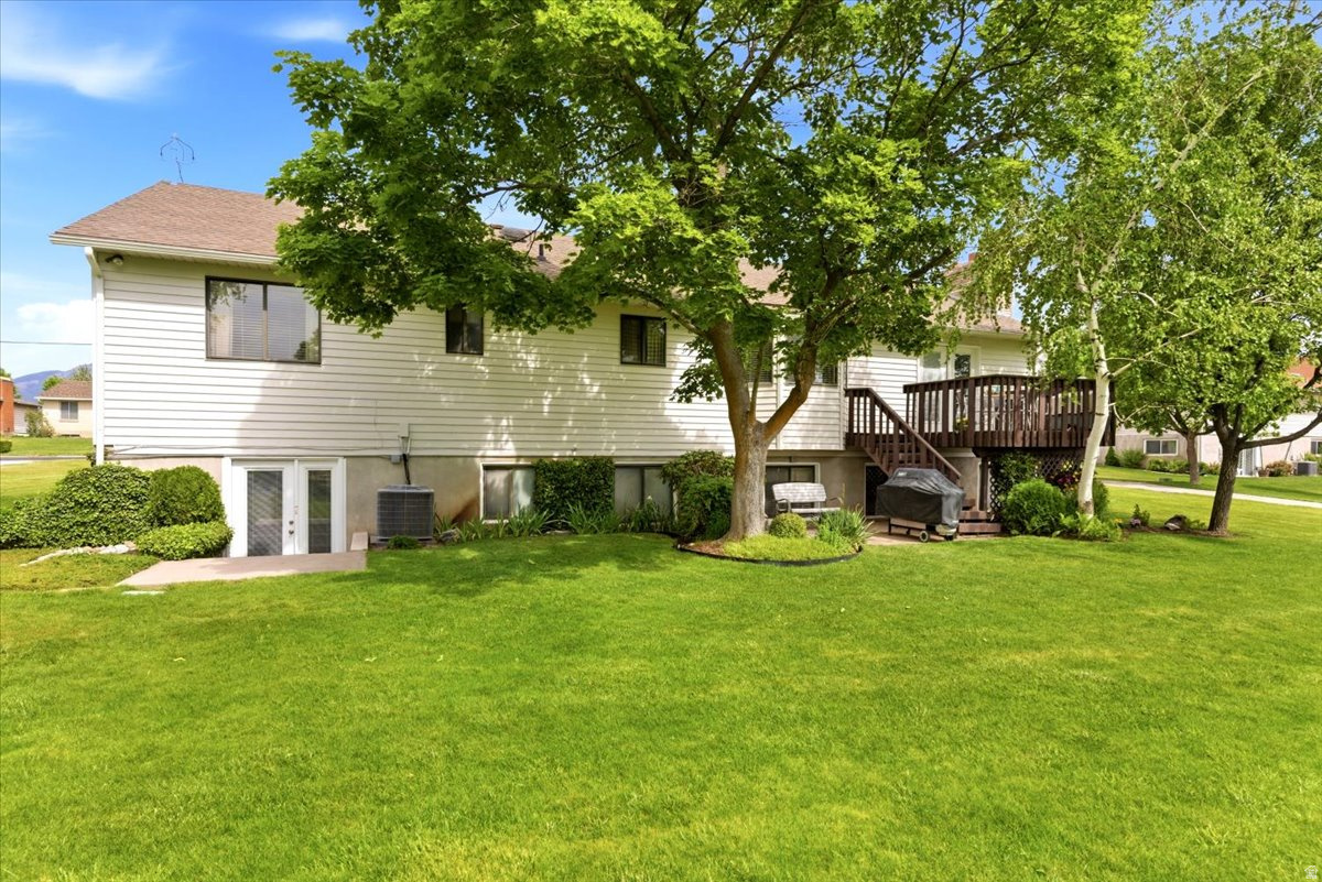 FLYING T STABLES - Residential