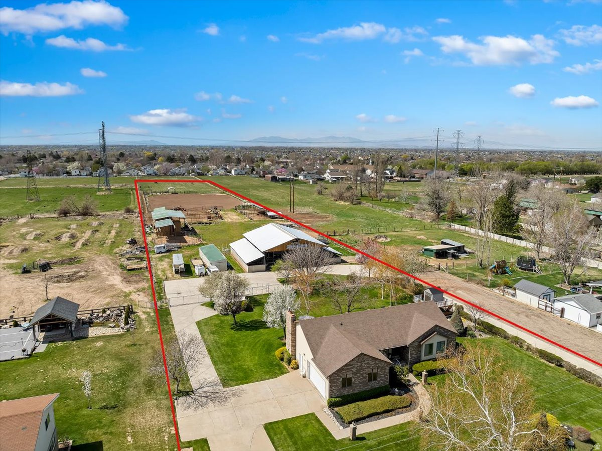 FLYING T STABLES - Residential