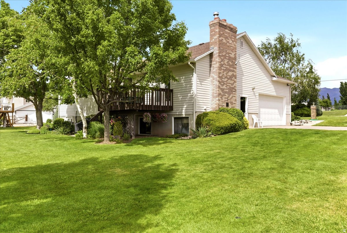 FLYING T STABLES - Residential