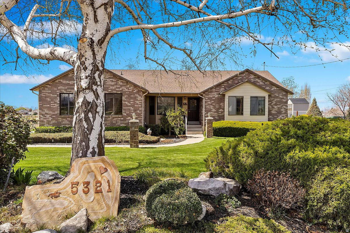 FLYING T STABLES - Residential