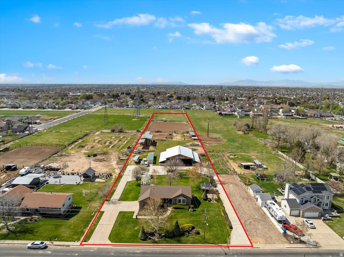 FLYING T STABLES - Residential