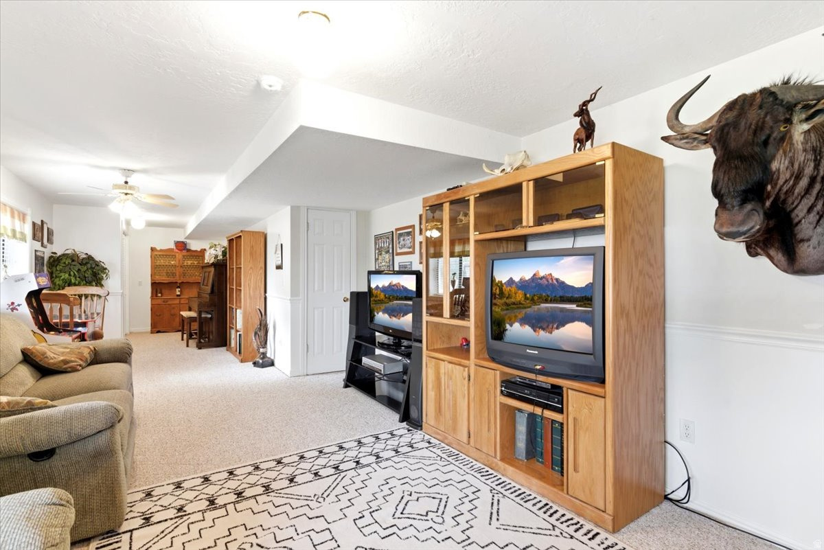 FLYING T STABLES - Residential