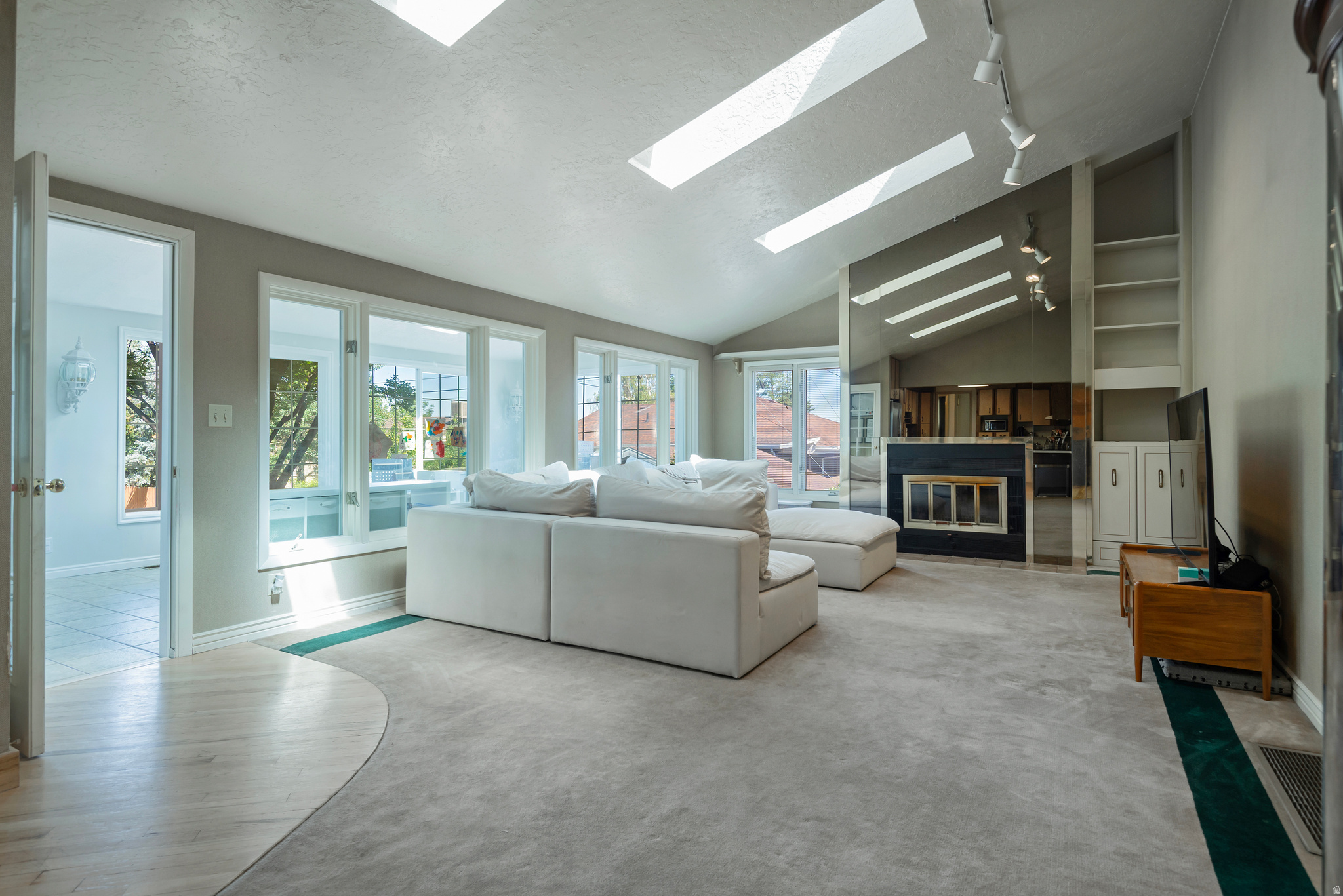 LAZY BAR - Residential