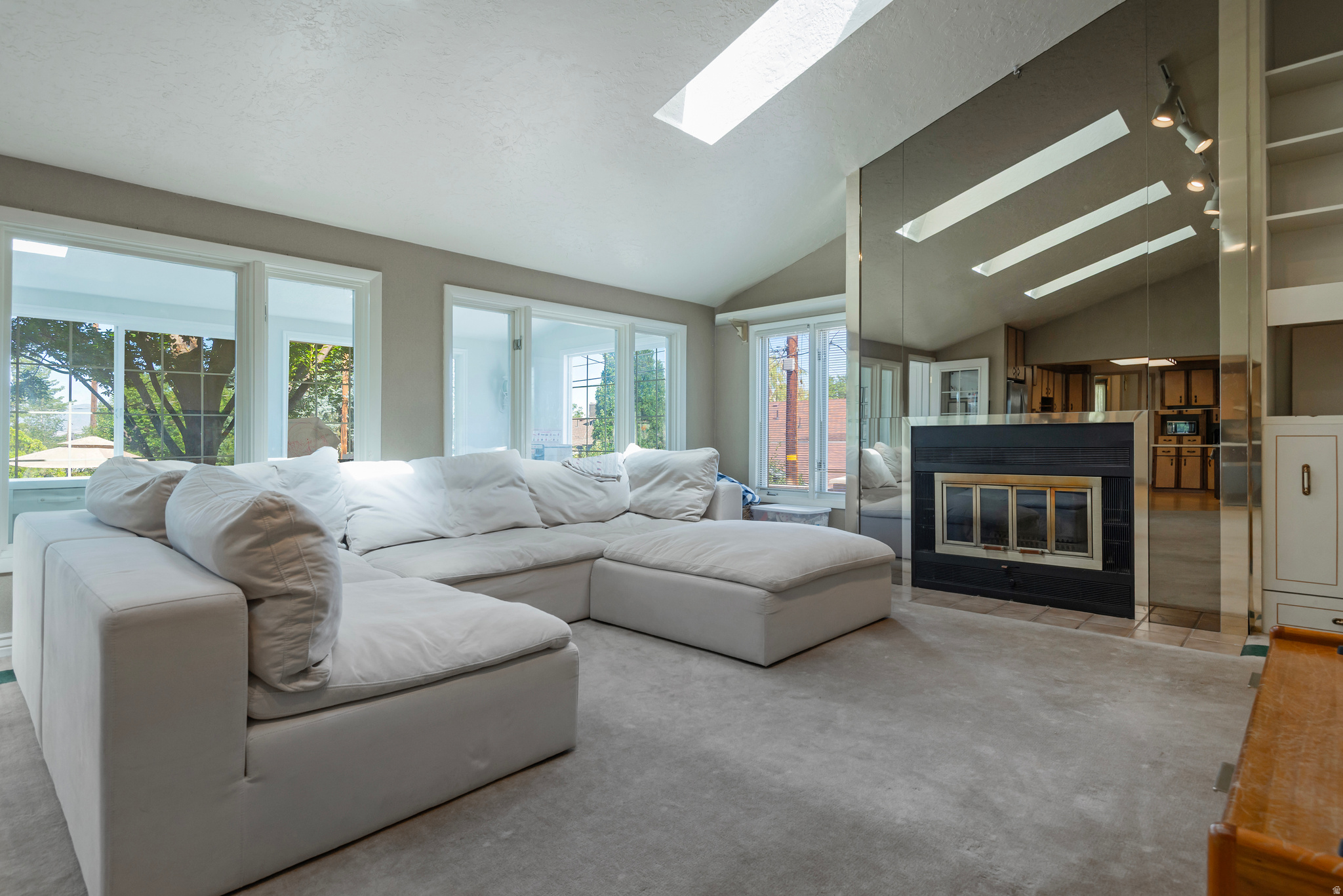 LAZY BAR - Residential