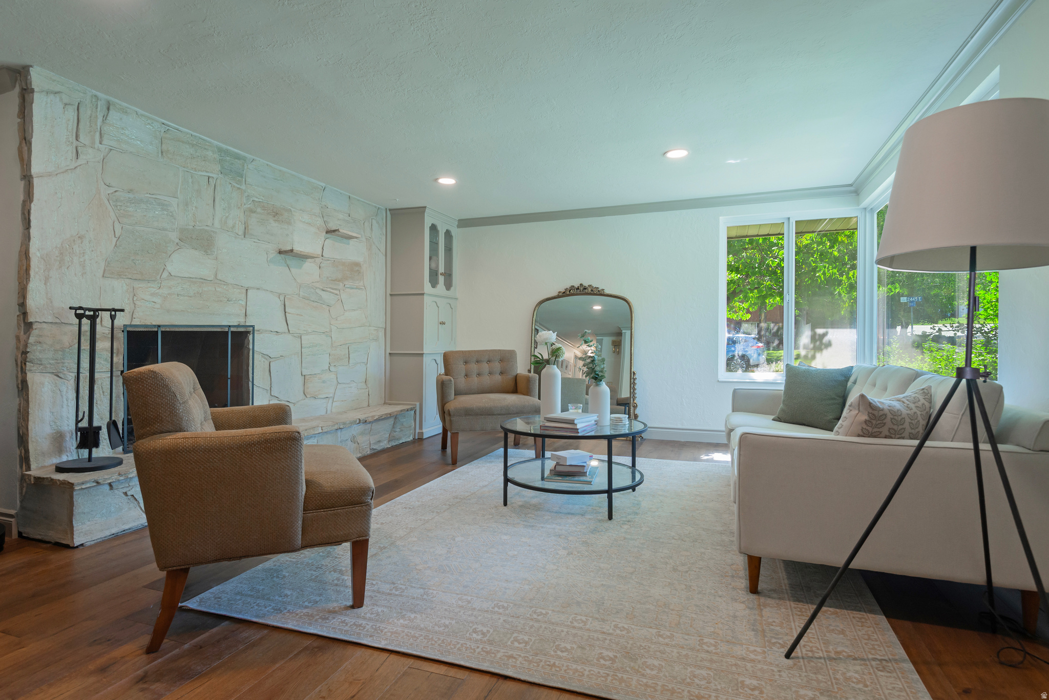LAZY BAR - Residential