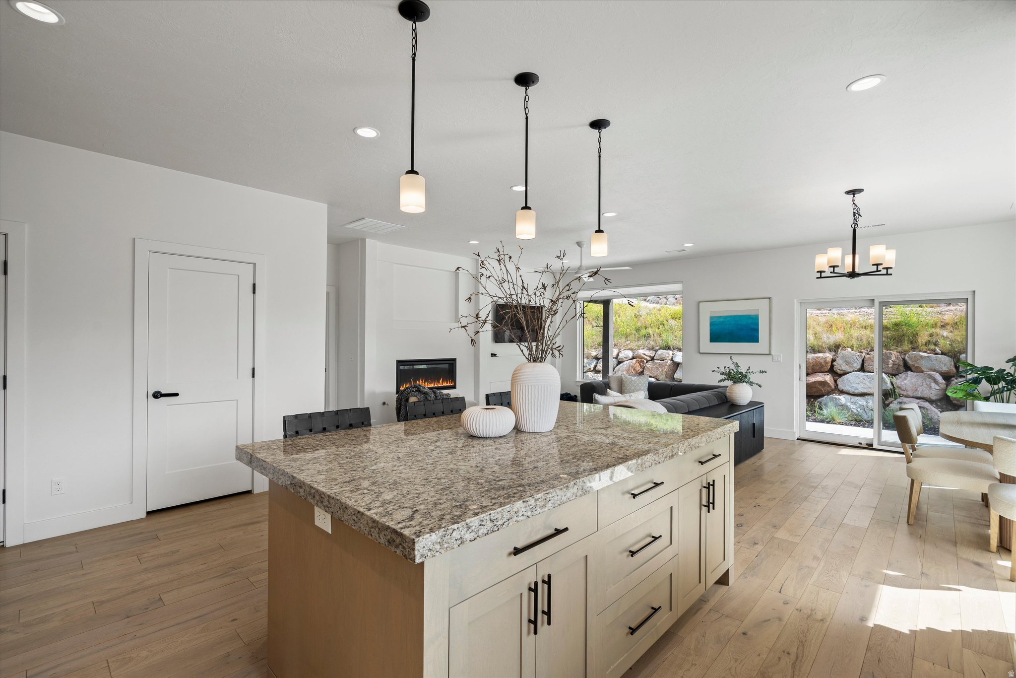 TRAPPERS RIDGE - Residential