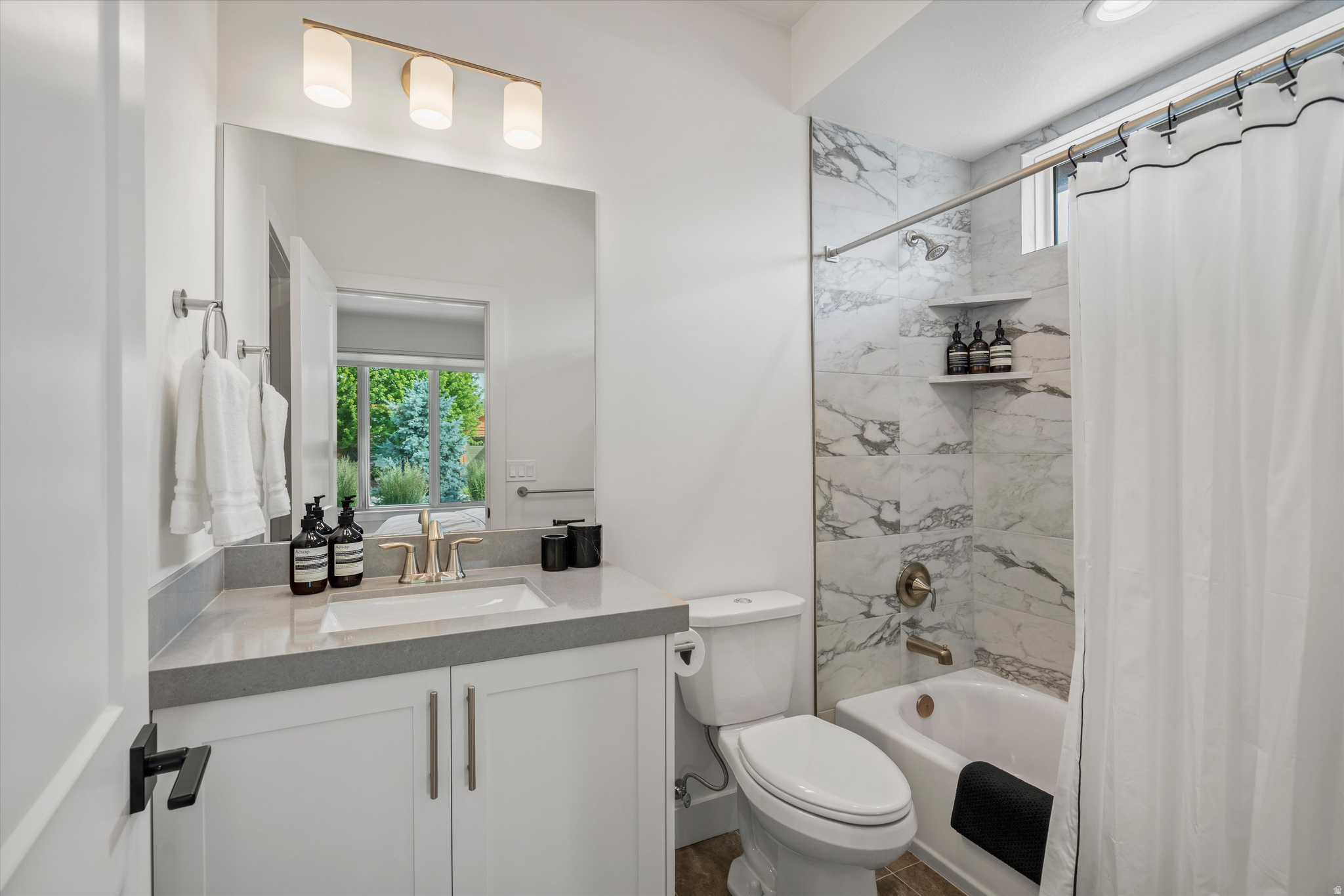 TRAPPERS RIDGE - Residential