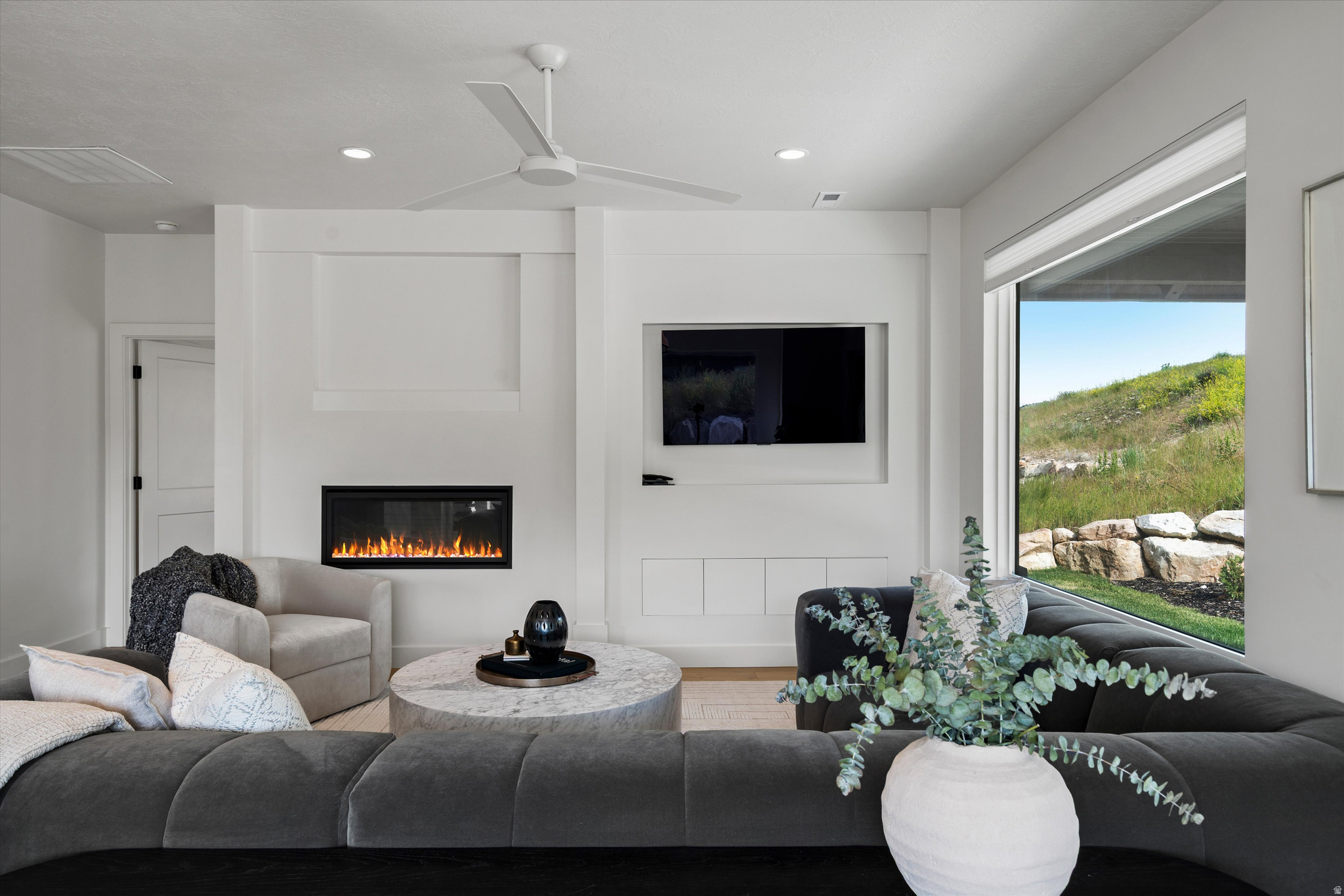 TRAPPERS RIDGE - Residential