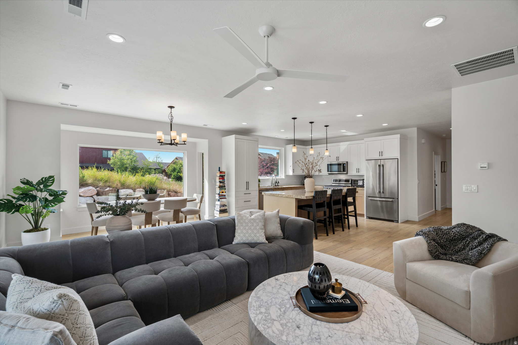 TRAPPERS RIDGE - Residential