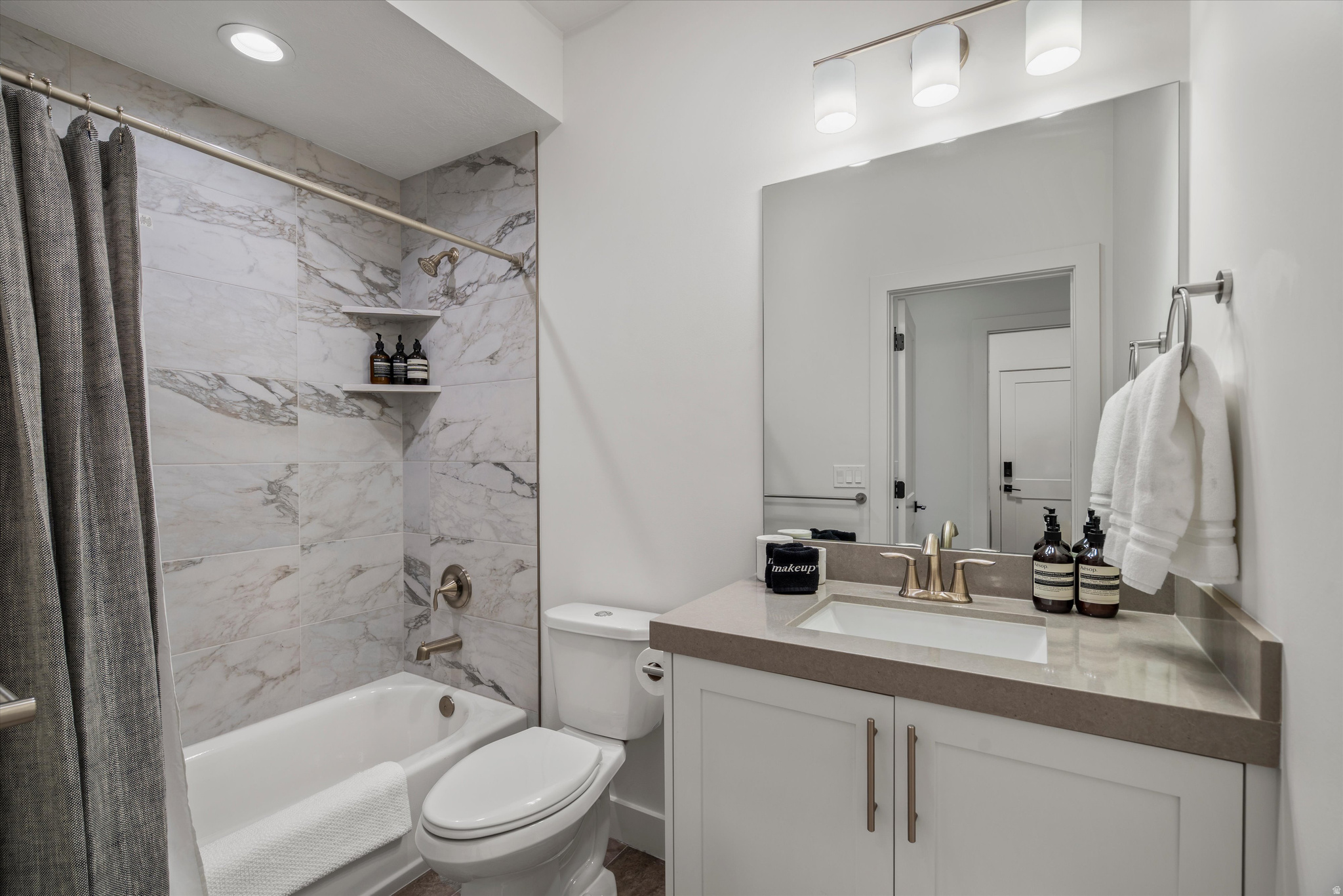 TRAPPERS RIDGE - Residential