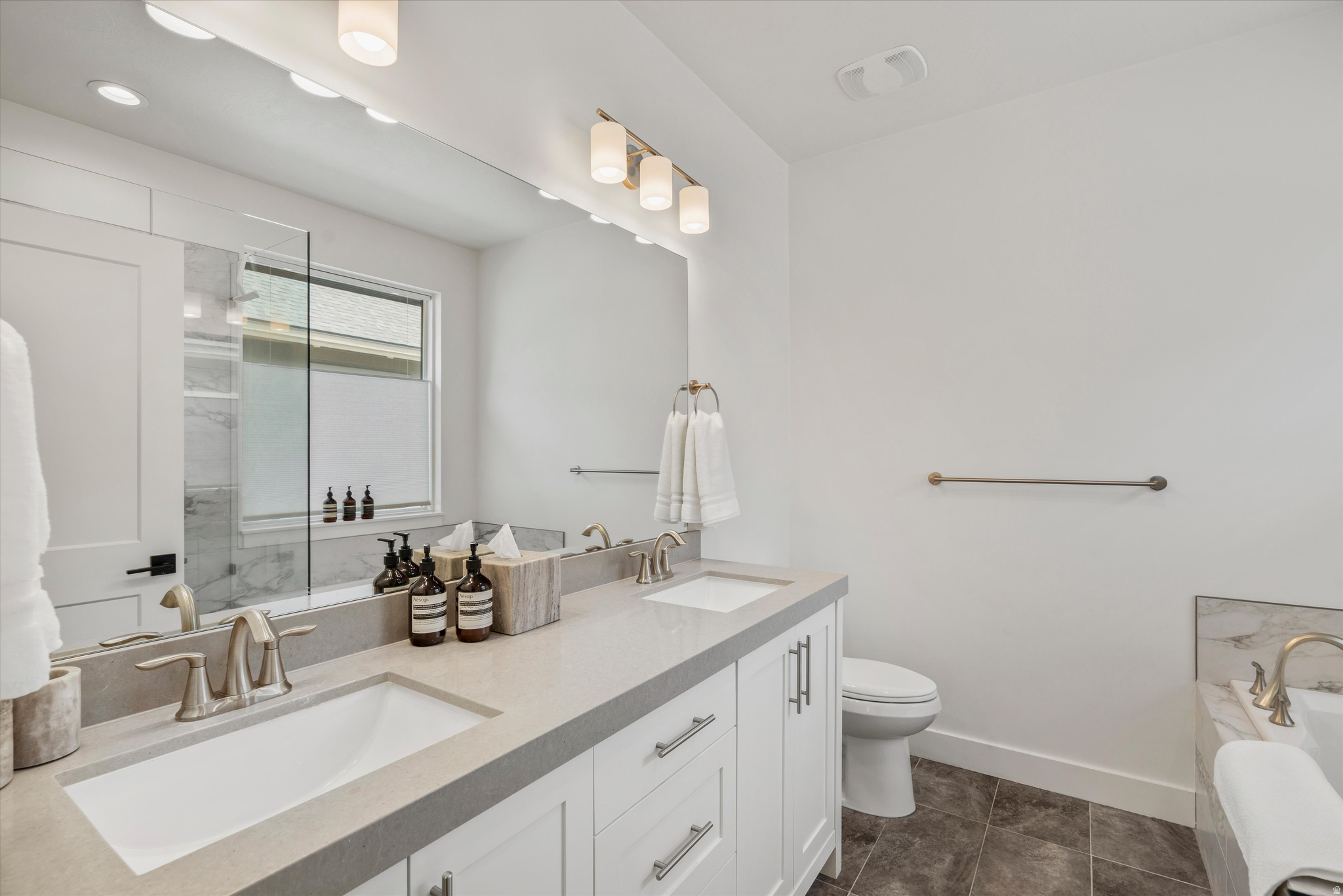 TRAPPERS RIDGE - Residential