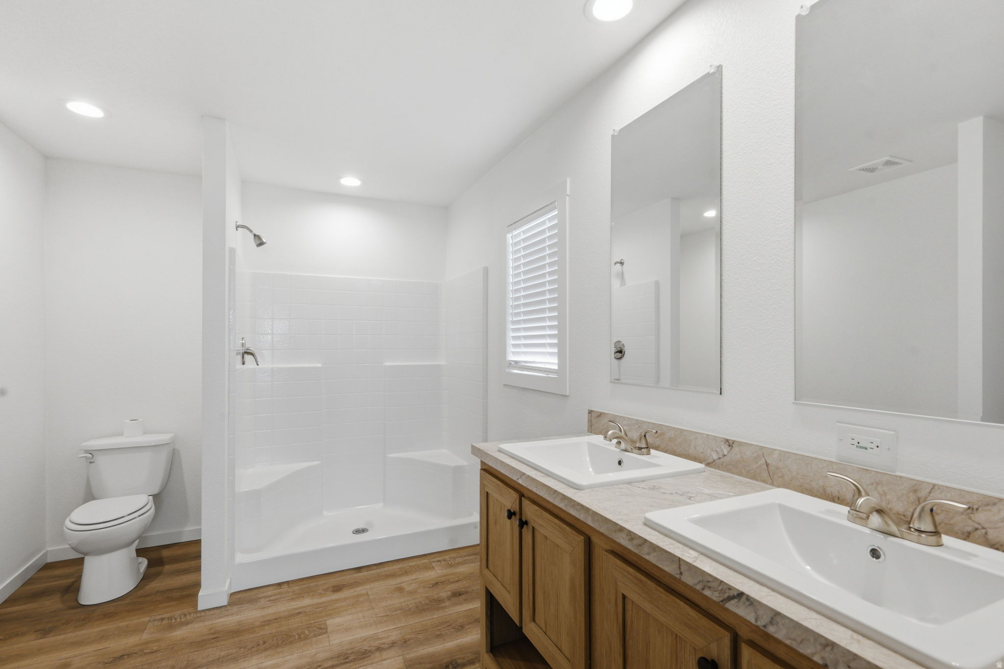 TOWN & COUNTRY - Residential