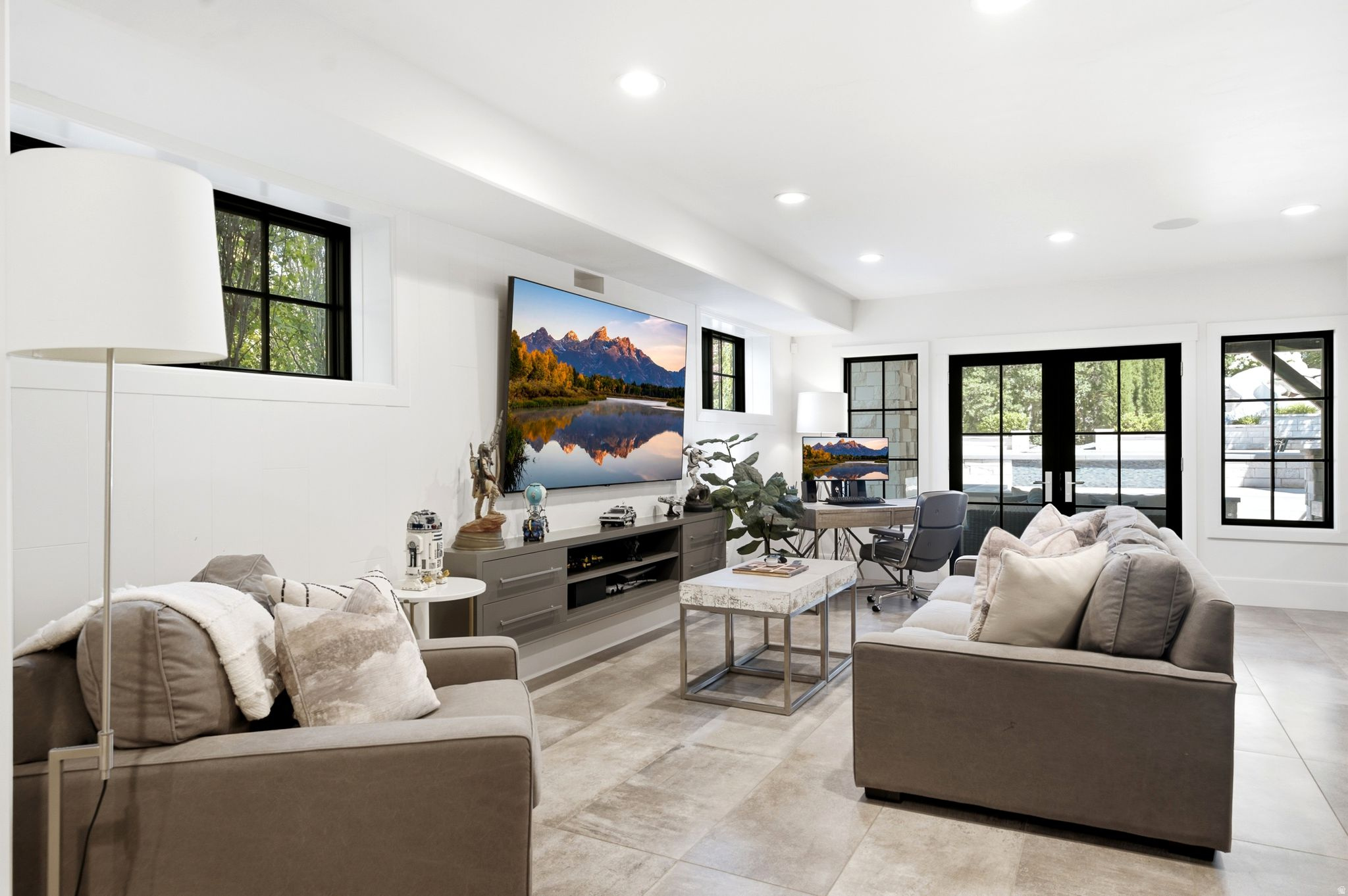 COUNTRY FRENCH ESTATES - Residential