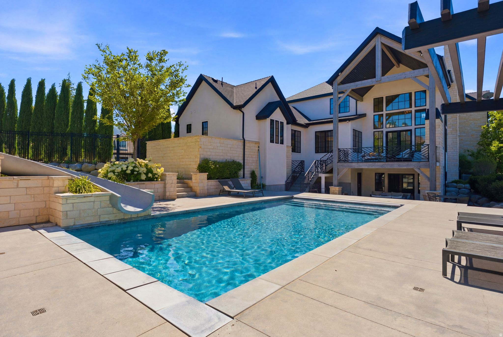 COUNTRY FRENCH ESTATES - Residential