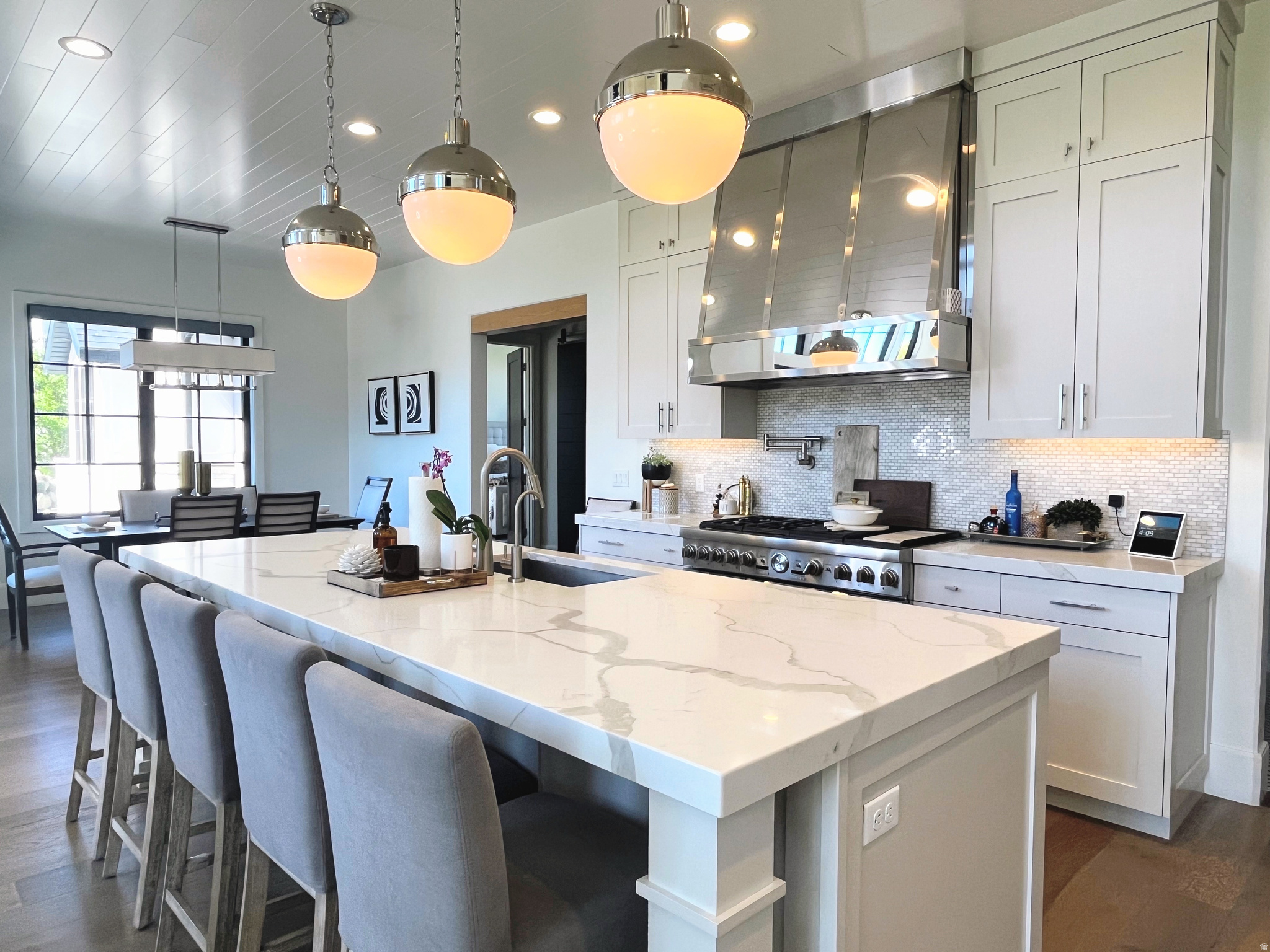 COUNTRY FRENCH ESTATES - Residential