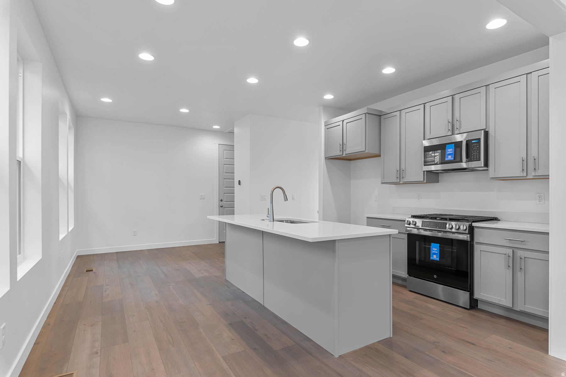 DAYBREAK WATERMARK 392 - Residential
