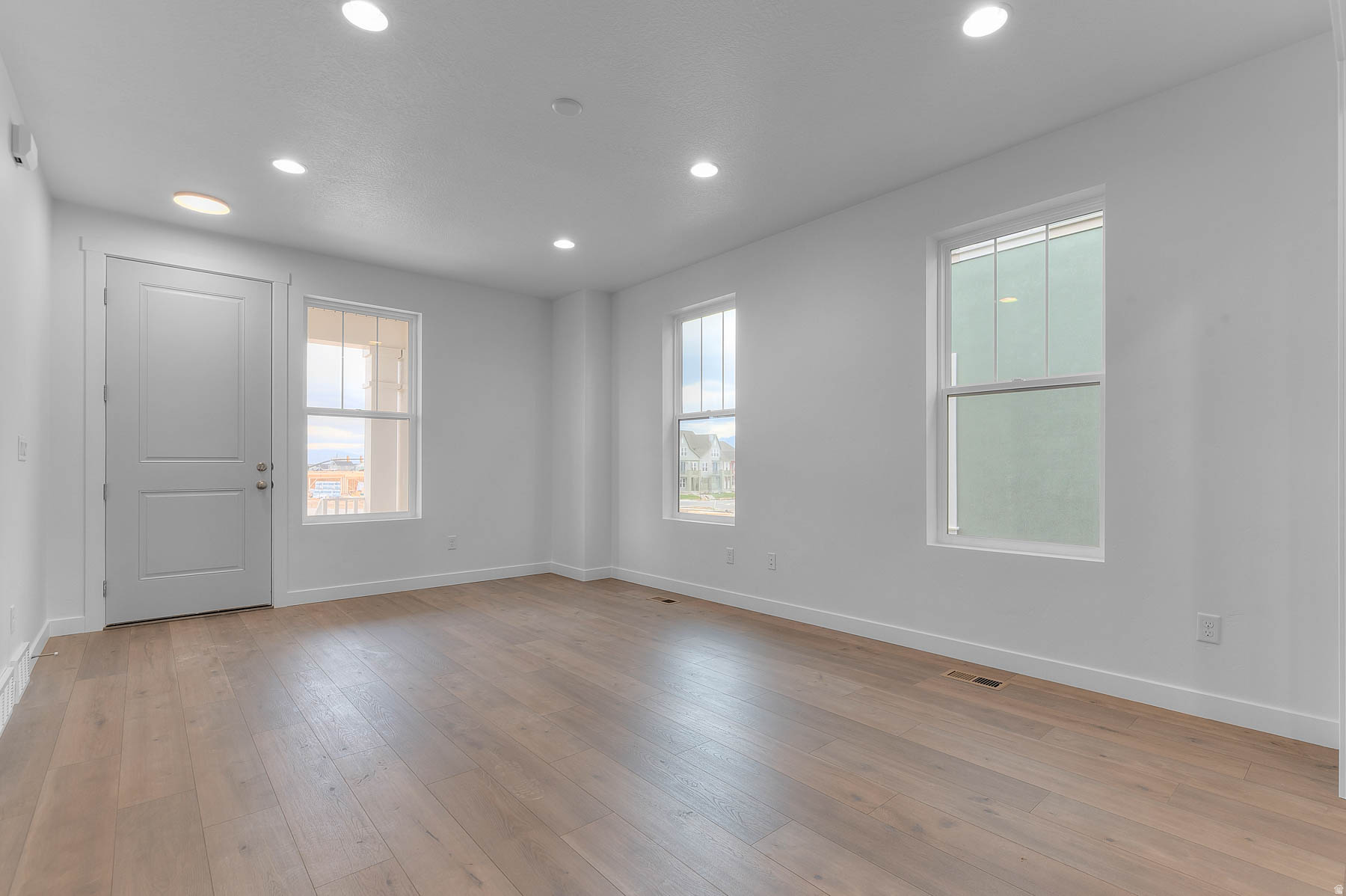 DAYBREAK WATERMARK 392 - Residential
