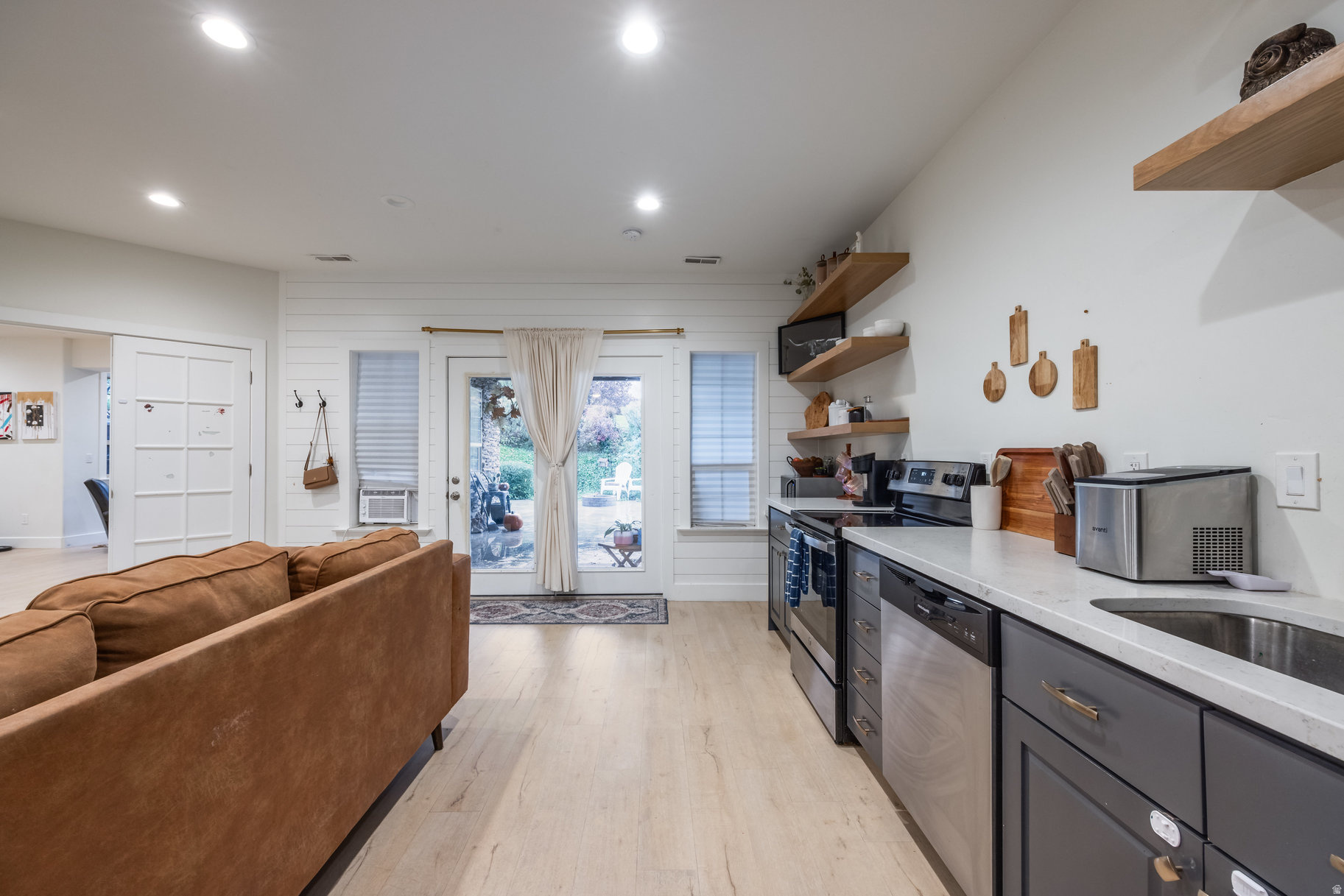TWIN RIVERS ESTATES - Residential