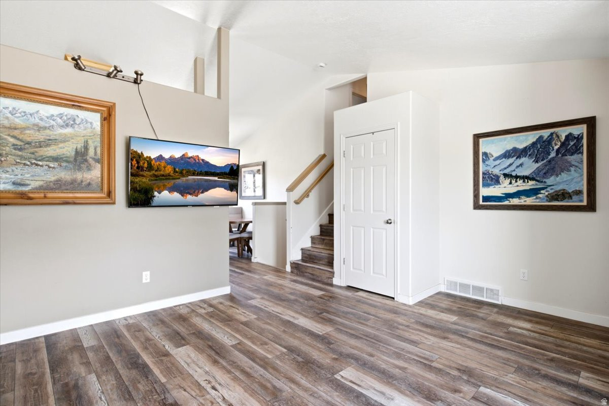 COUNTRY ACRES - Residential