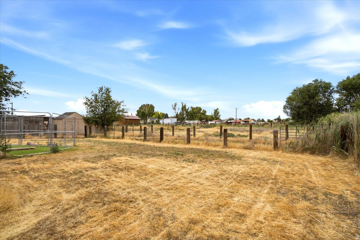 COUNTRY ACRES - Residential
