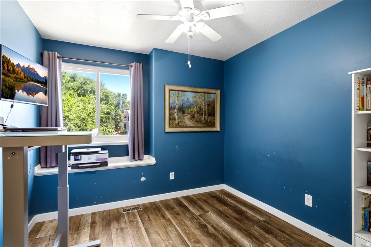 COUNTRY ACRES - Residential
