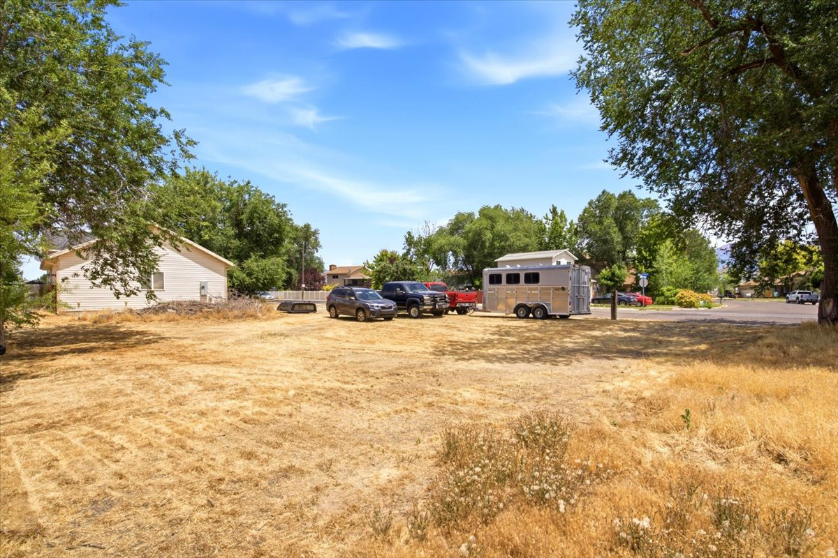 COUNTRY ACRES - Residential