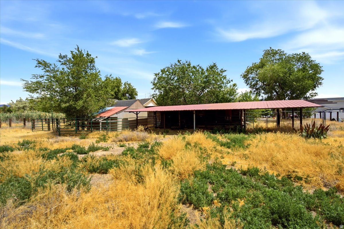 COUNTRY ACRES - Residential