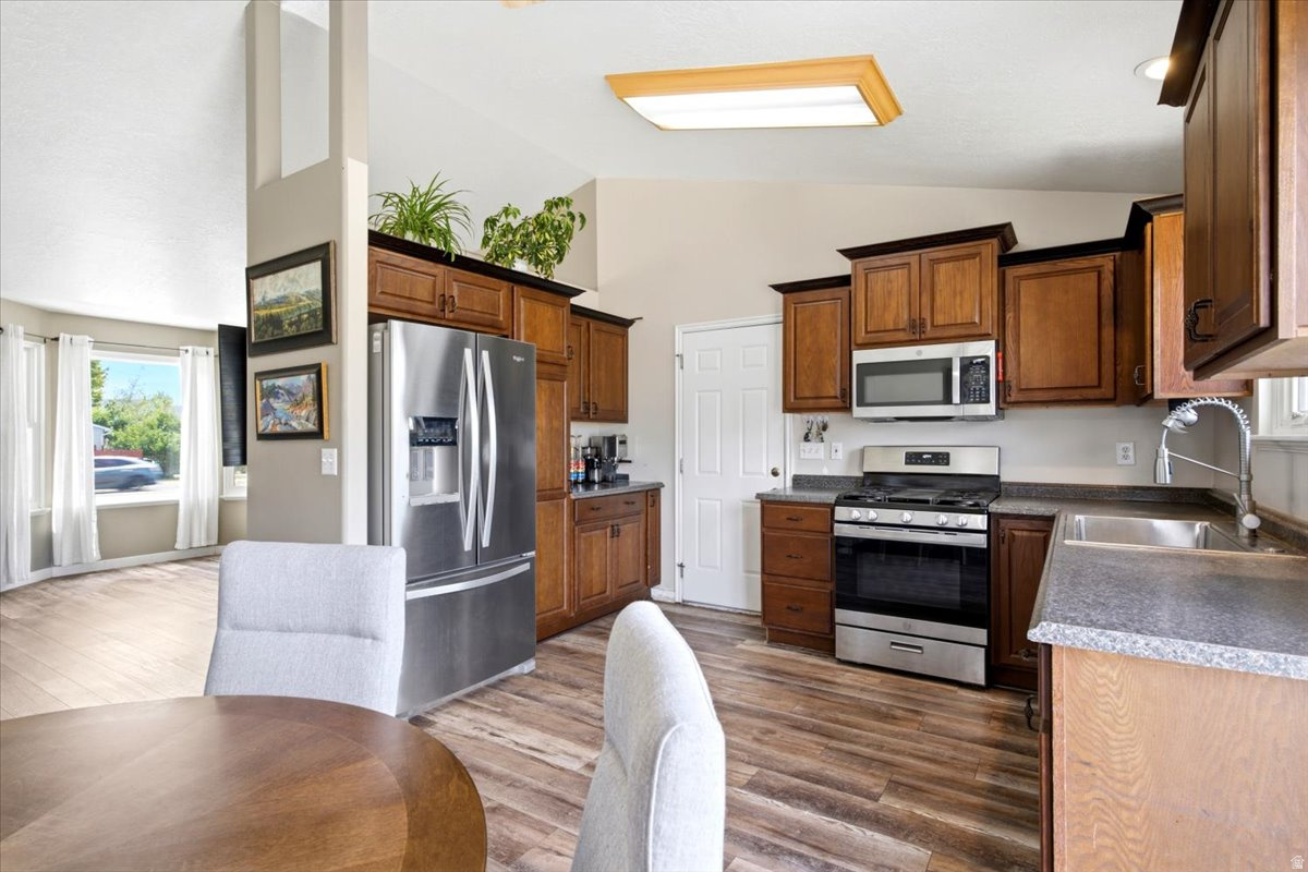 COUNTRY ACRES - Residential