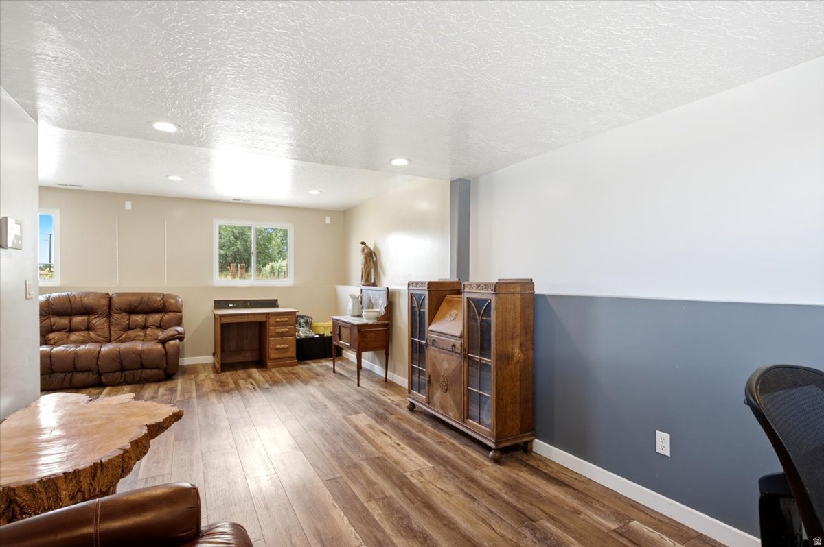 COUNTRY ACRES - Residential