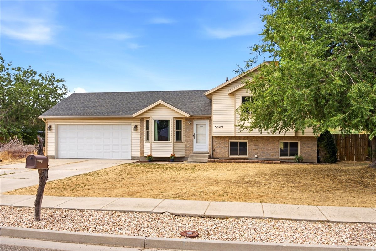 COUNTRY ACRES - Residential