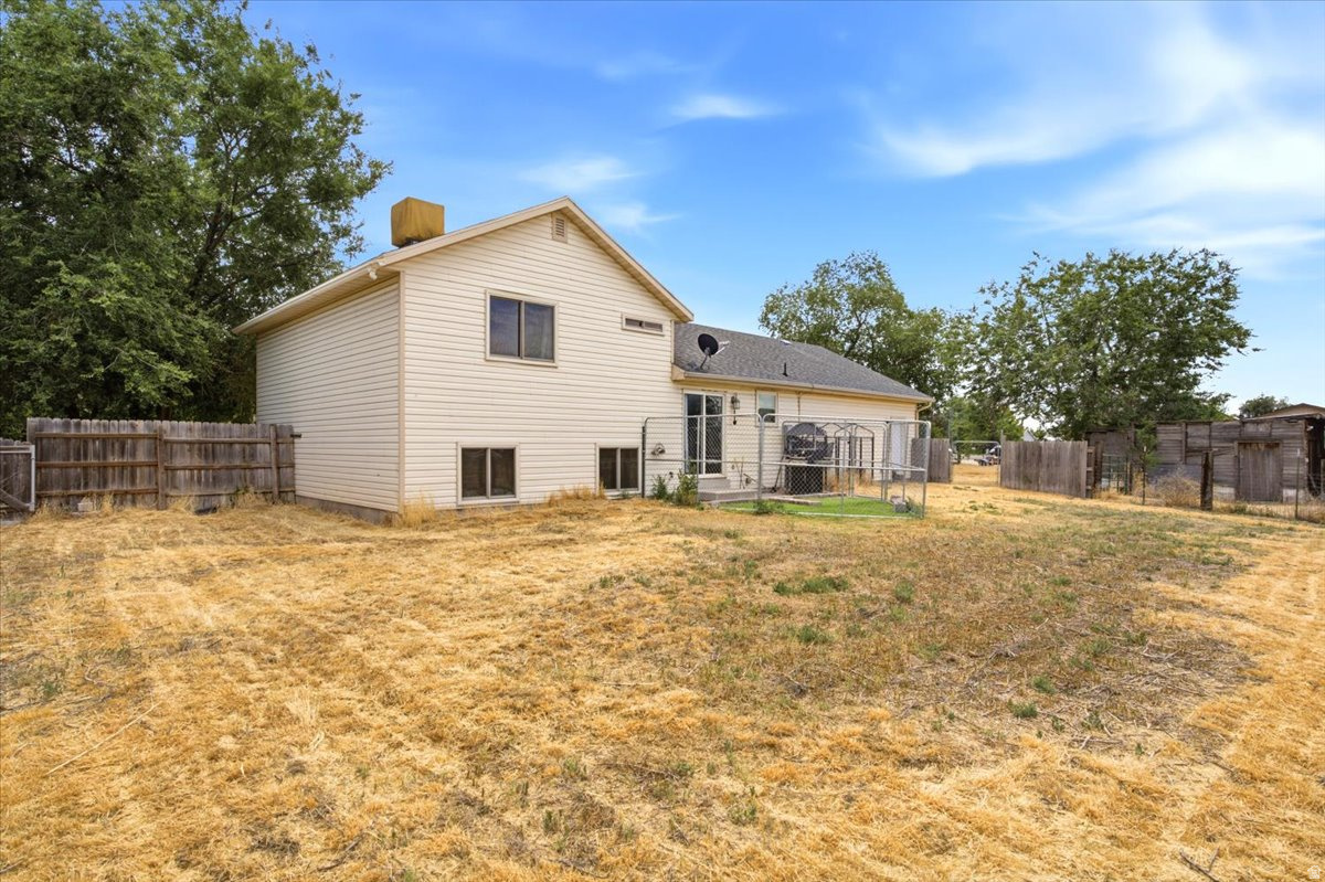 COUNTRY ACRES - Residential