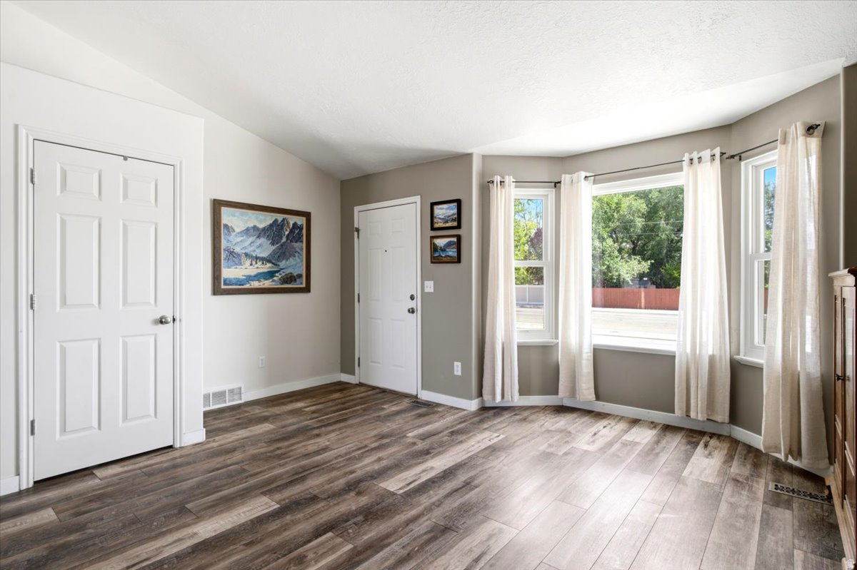 COUNTRY ACRES - Residential