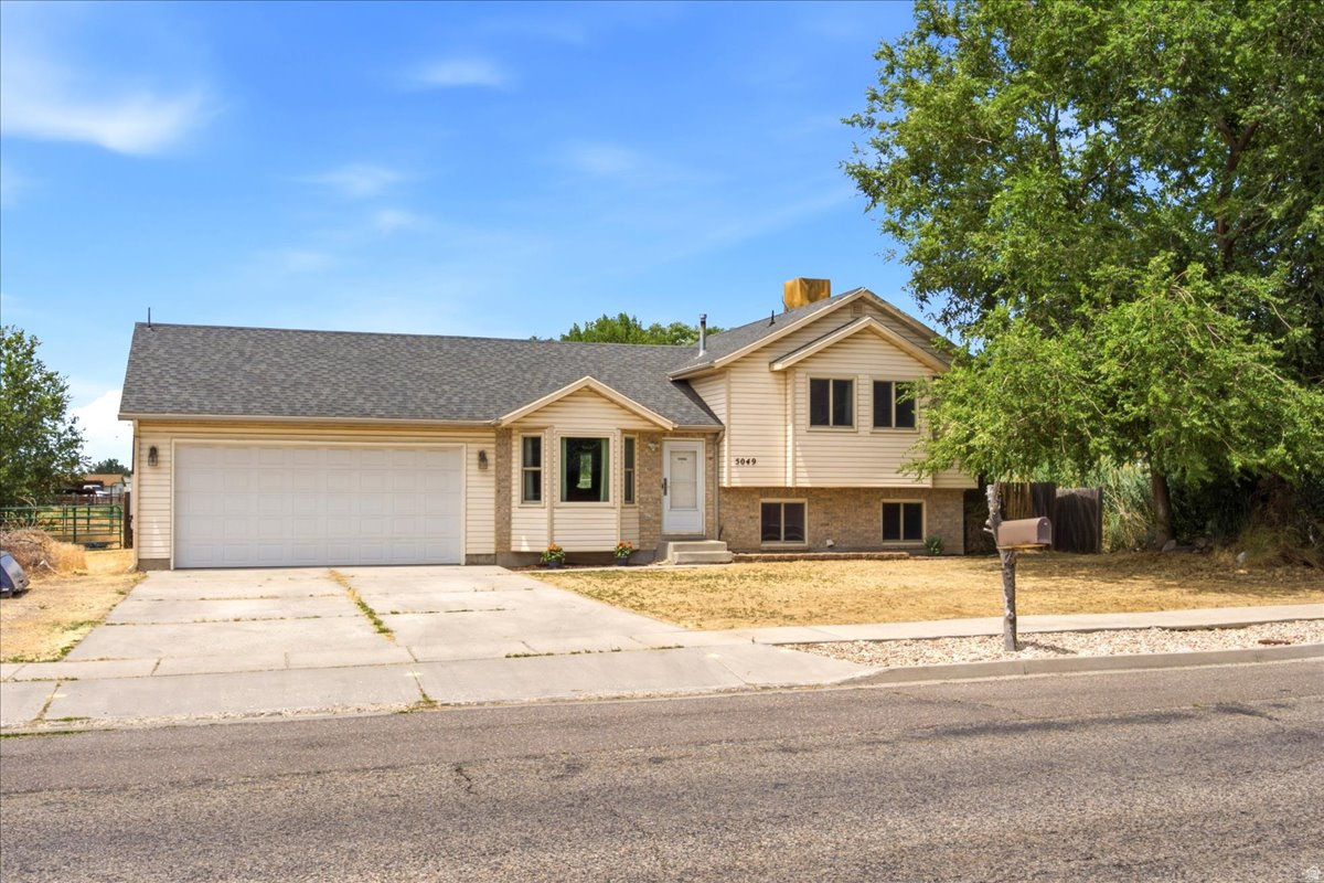 COUNTRY ACRES - Residential