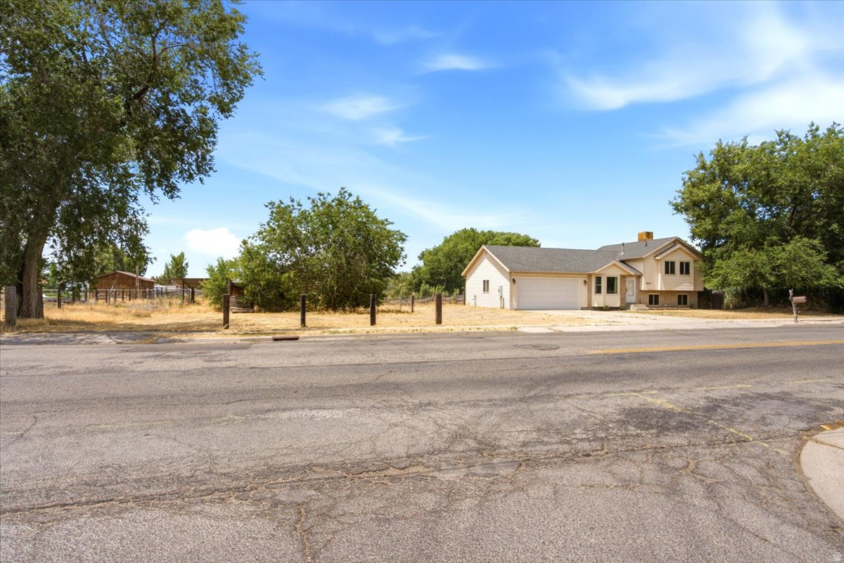 COUNTRY ACRES - Residential