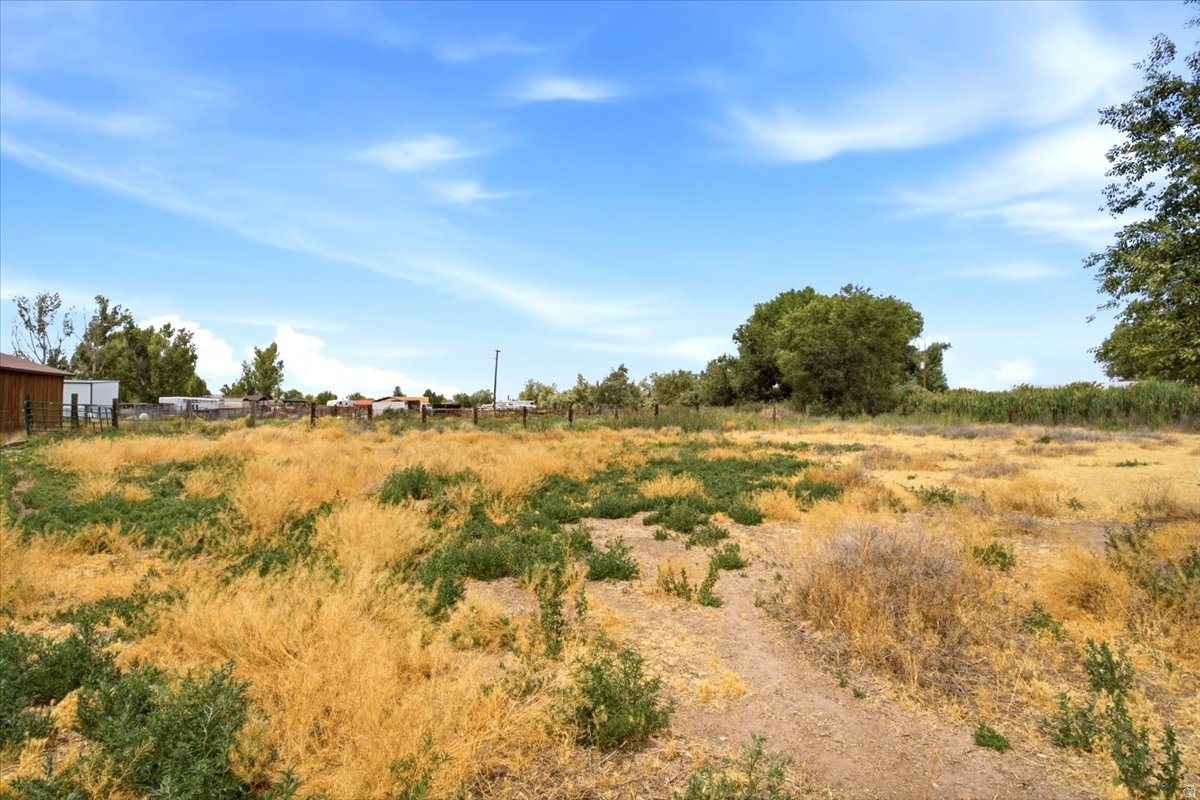 COUNTRY ACRES - Residential