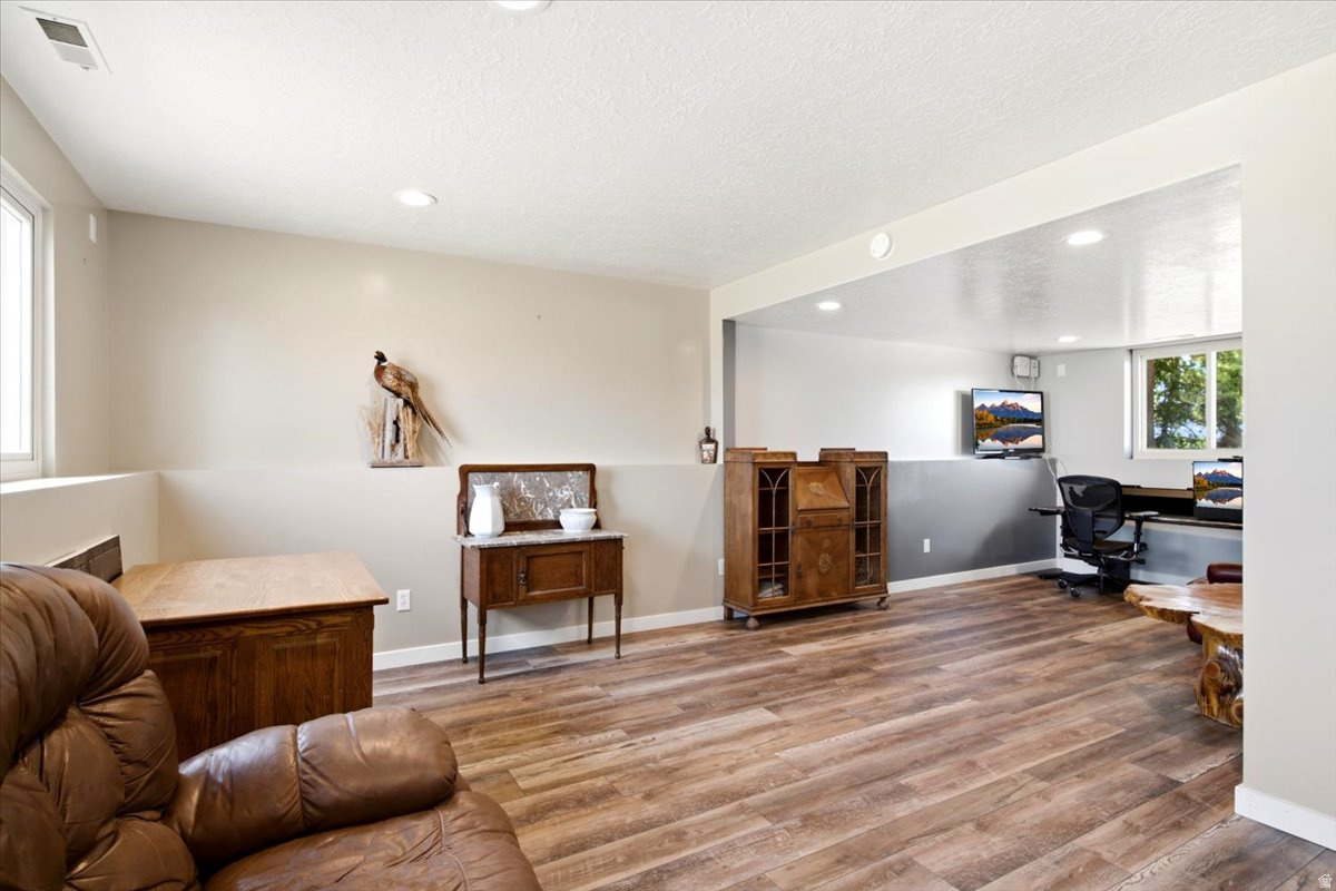 COUNTRY ACRES - Residential