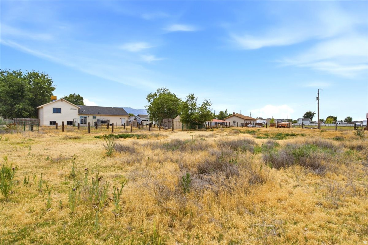 COUNTRY ACRES - Residential
