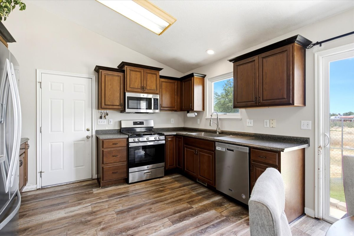 COUNTRY ACRES - Residential