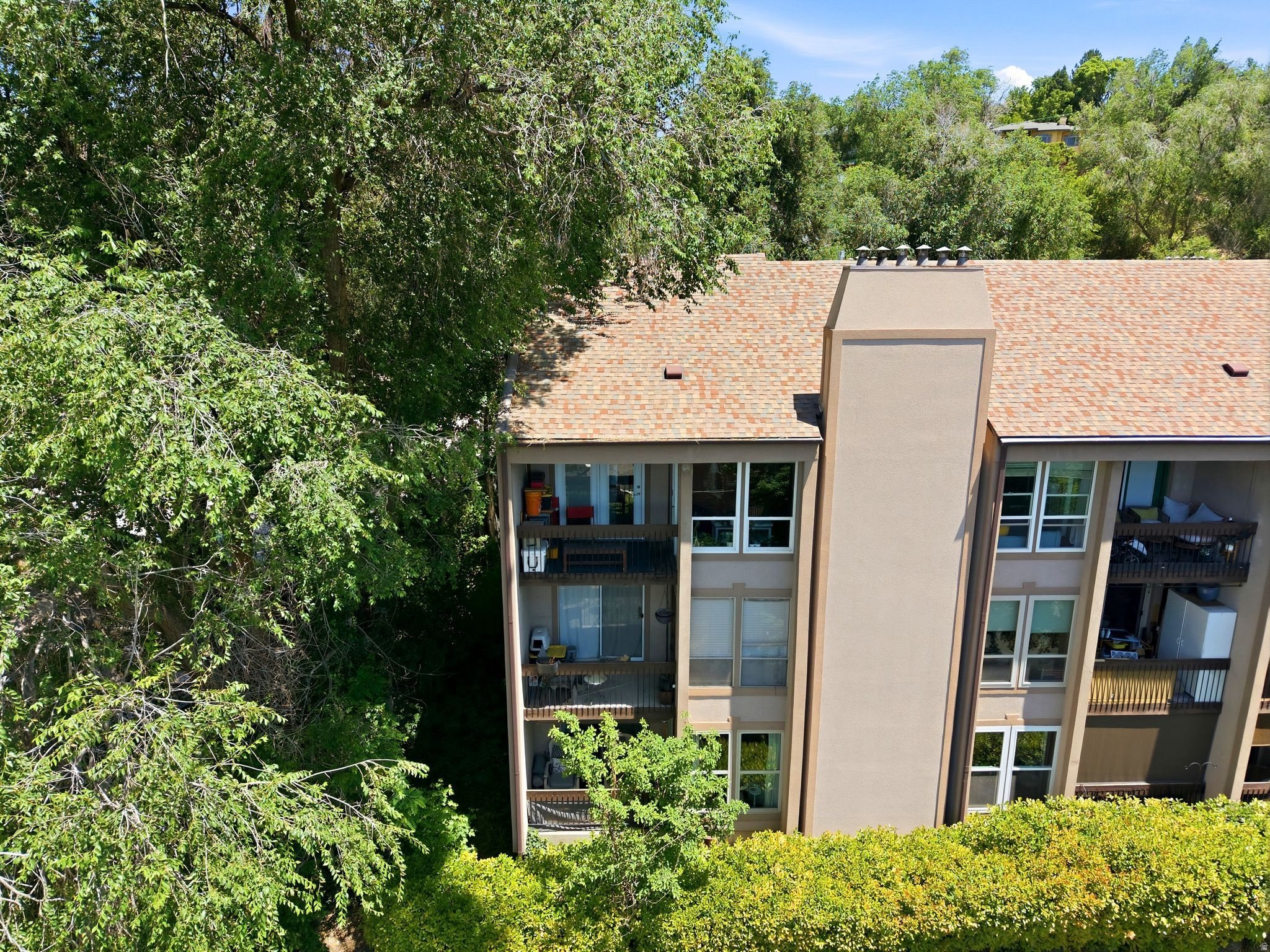 GOVERNORS SQUARE - Residential