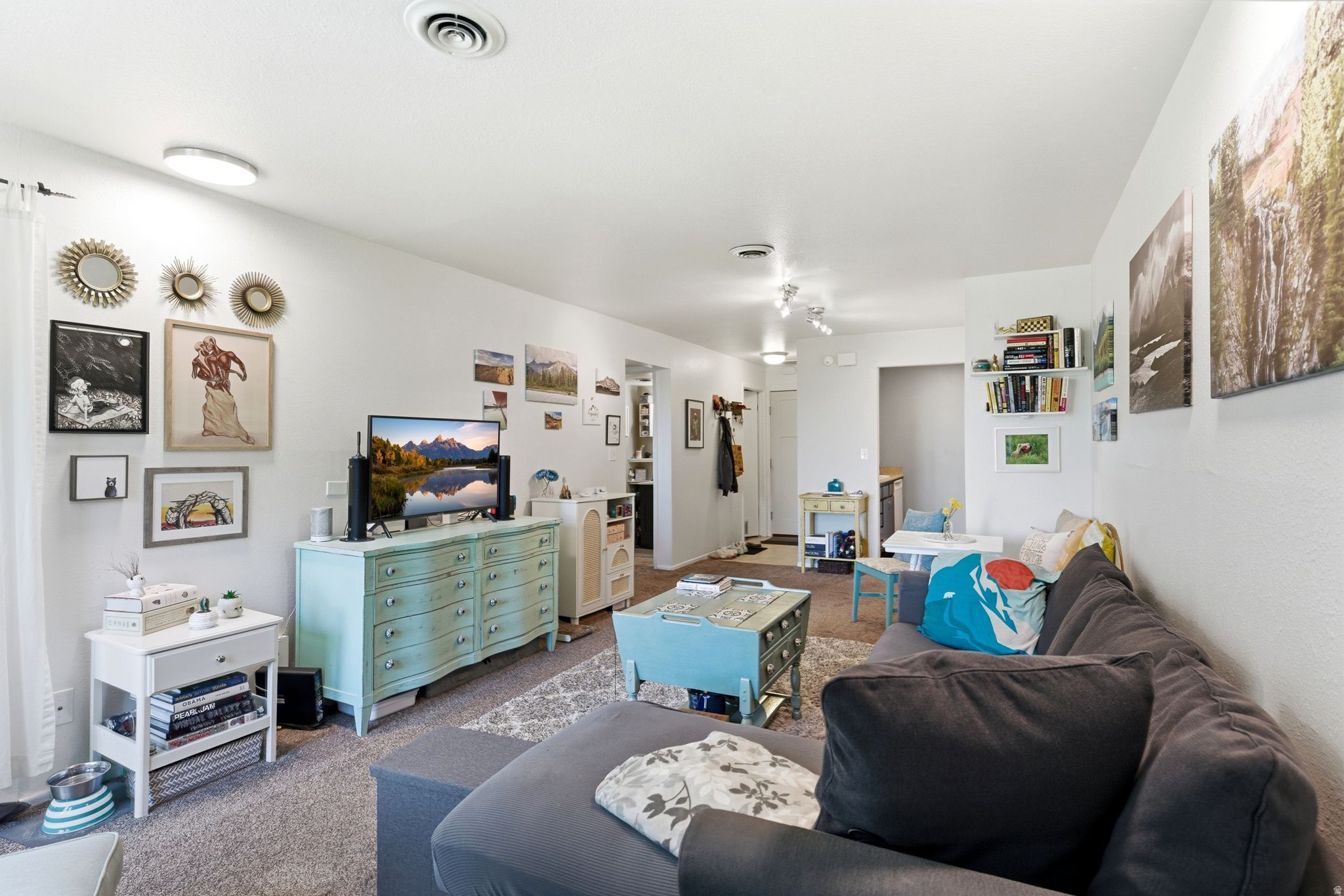 GOVERNORS SQUARE - Residential