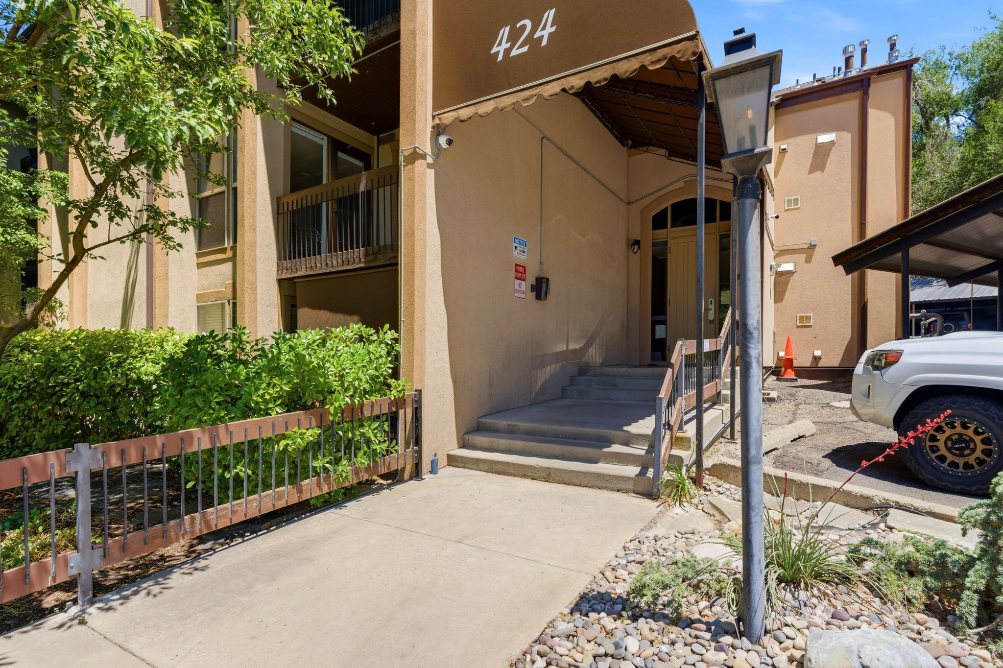 GOVERNORS SQUARE - Residential