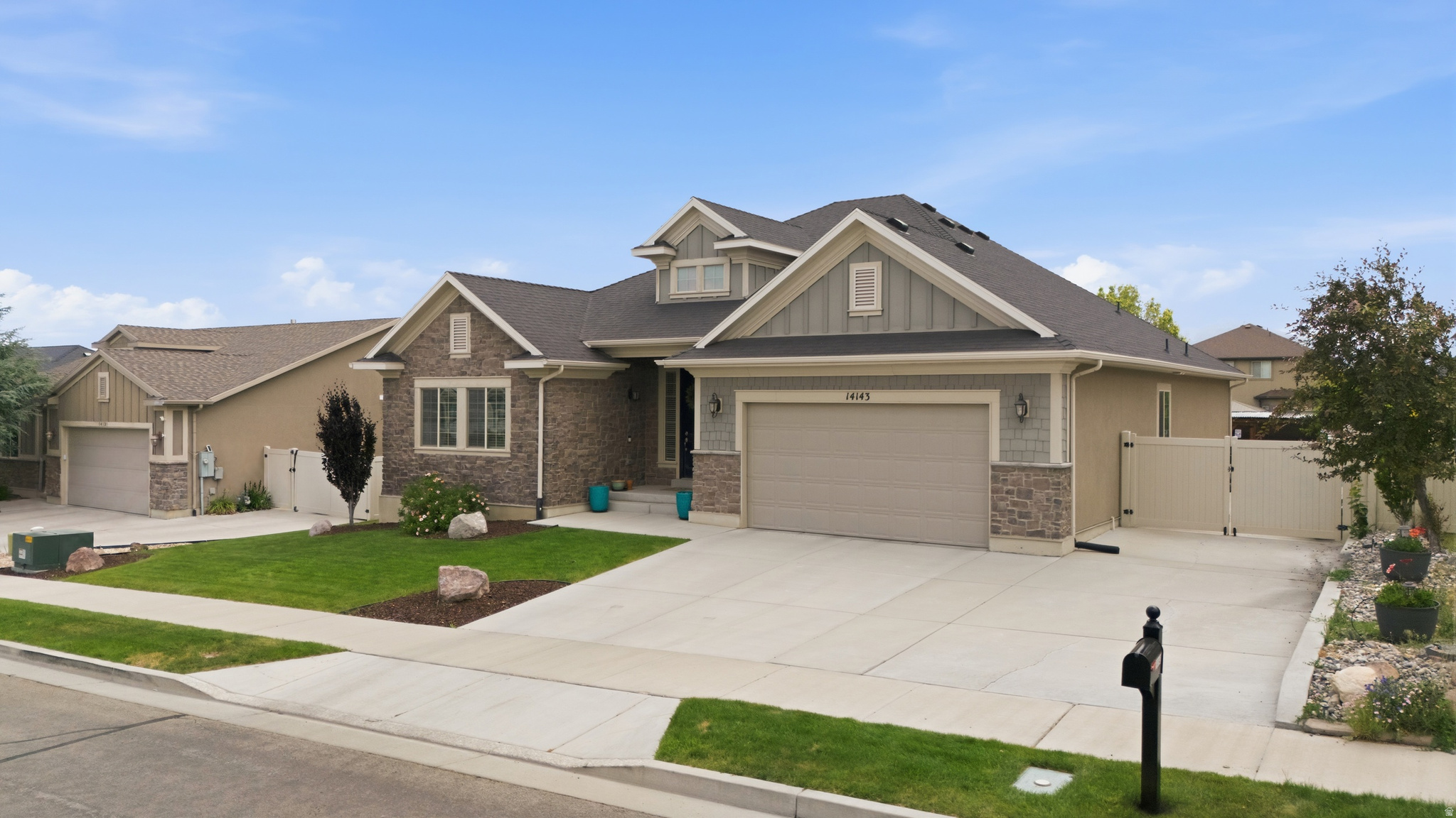 DESERT CREEK - Residential